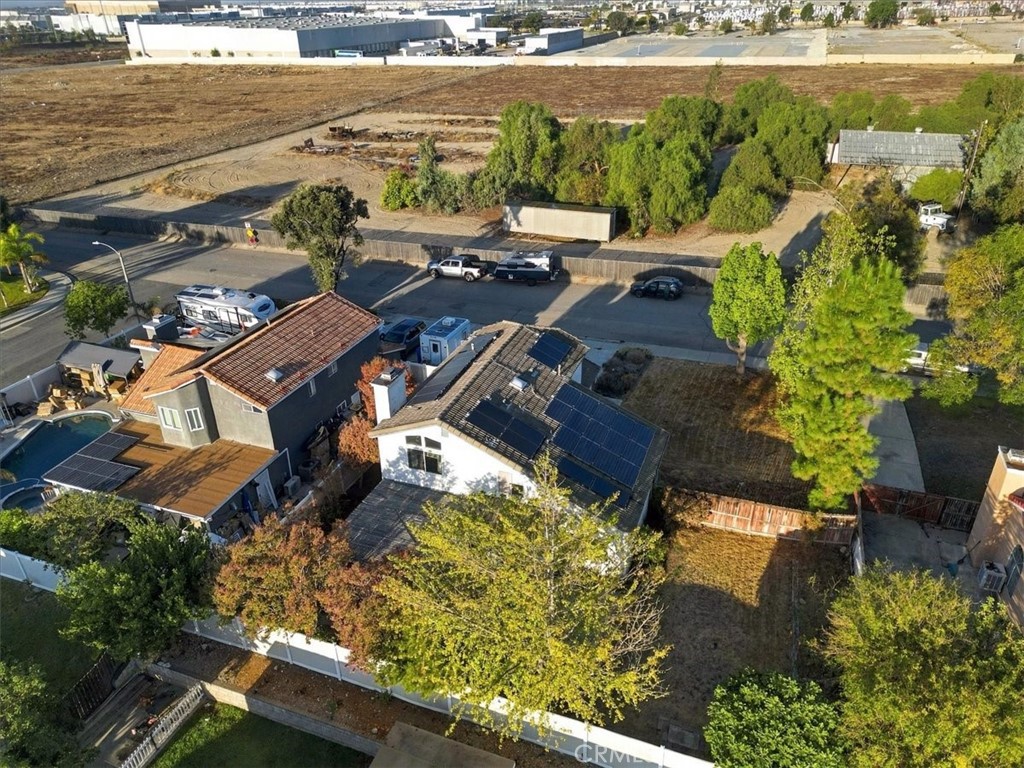 2243 N Maple