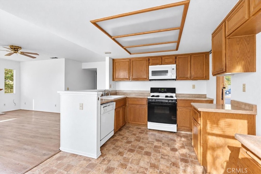 2243 N Maple