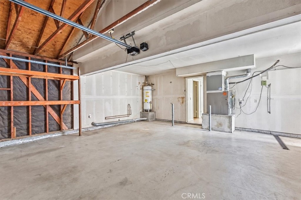 2243 N Maple
