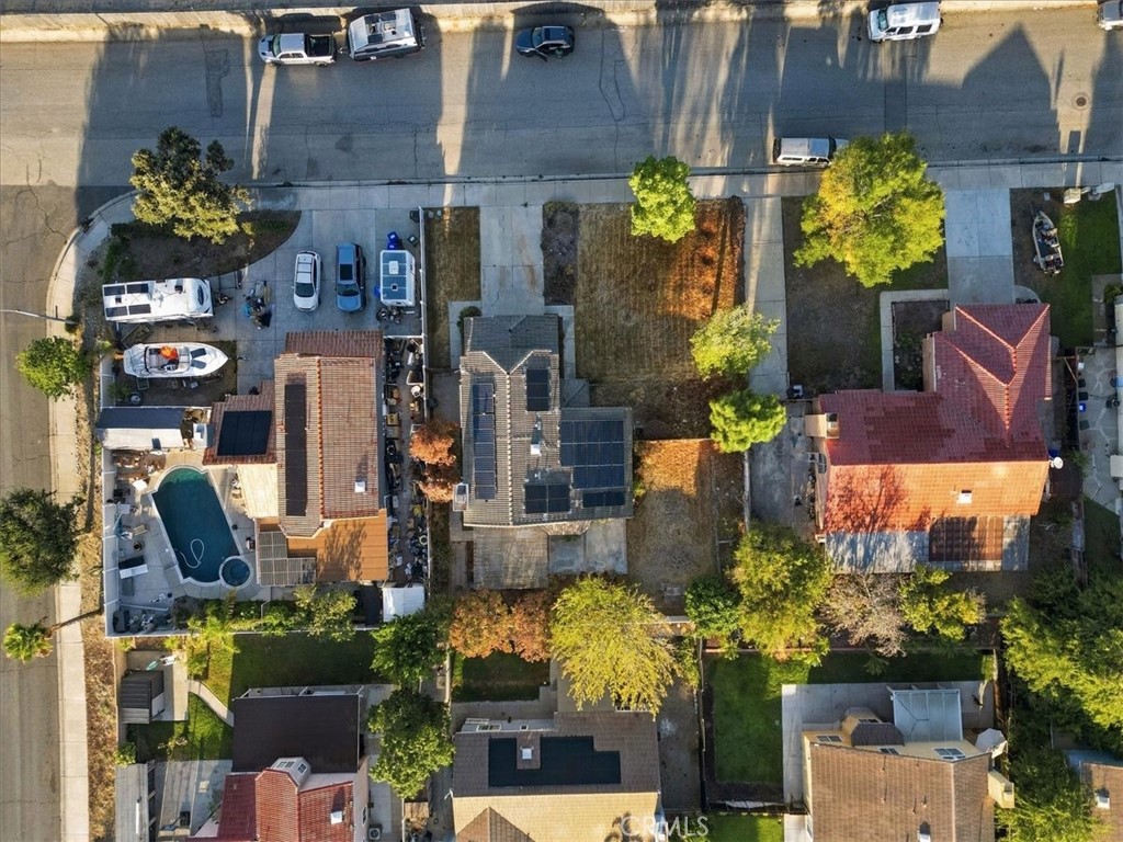 2243 N Maple