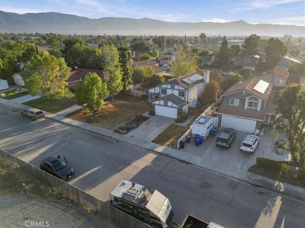 2243 N Maple