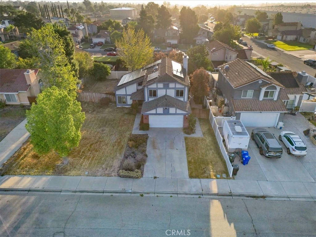 2243 N Maple