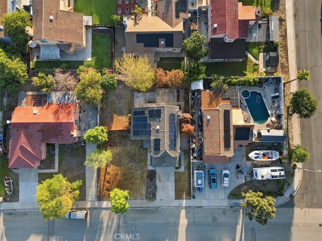 2243 N Maple