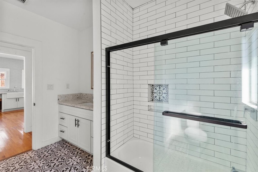2134 W 29th