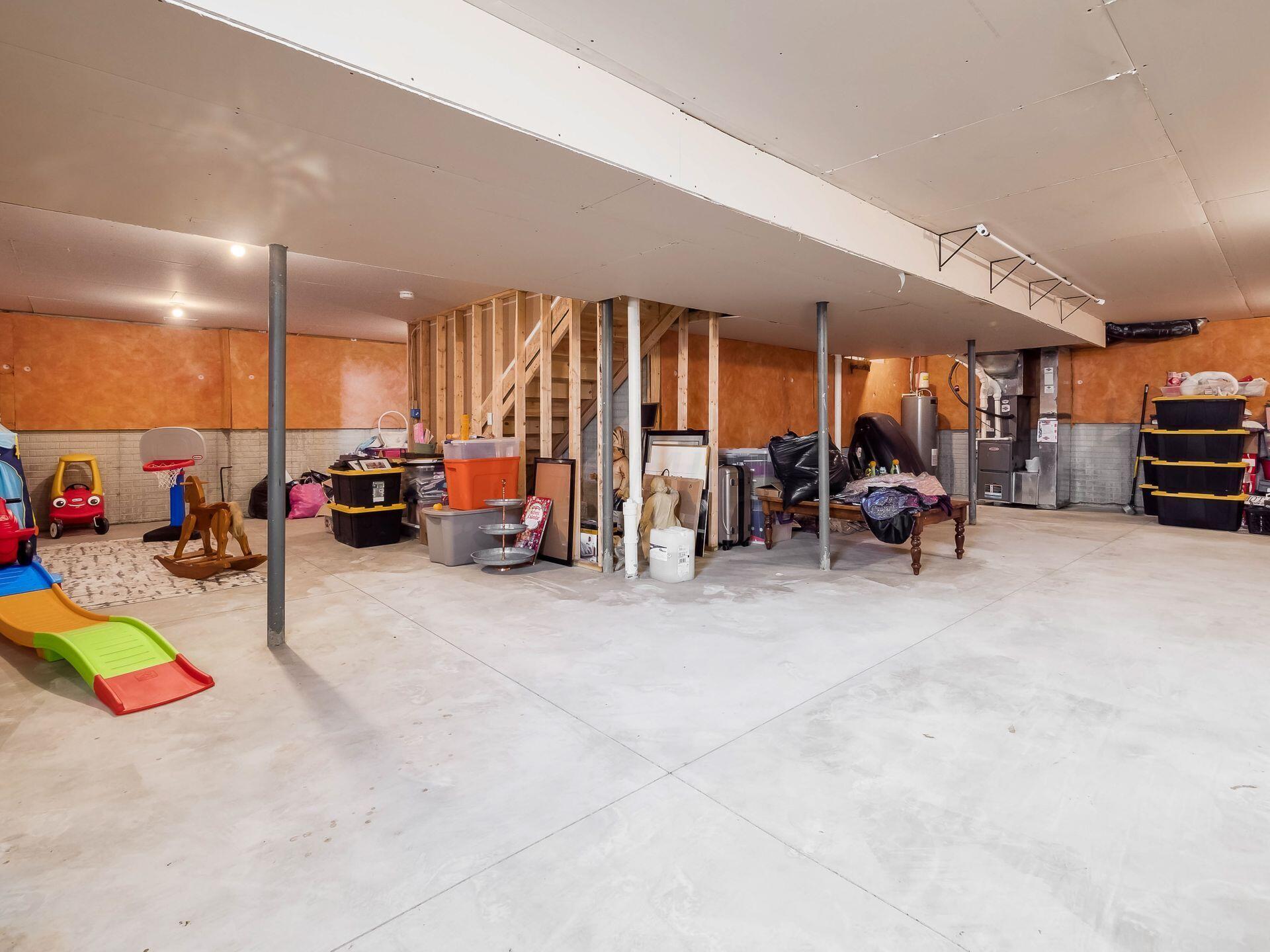 121 Leather Leaf Circle