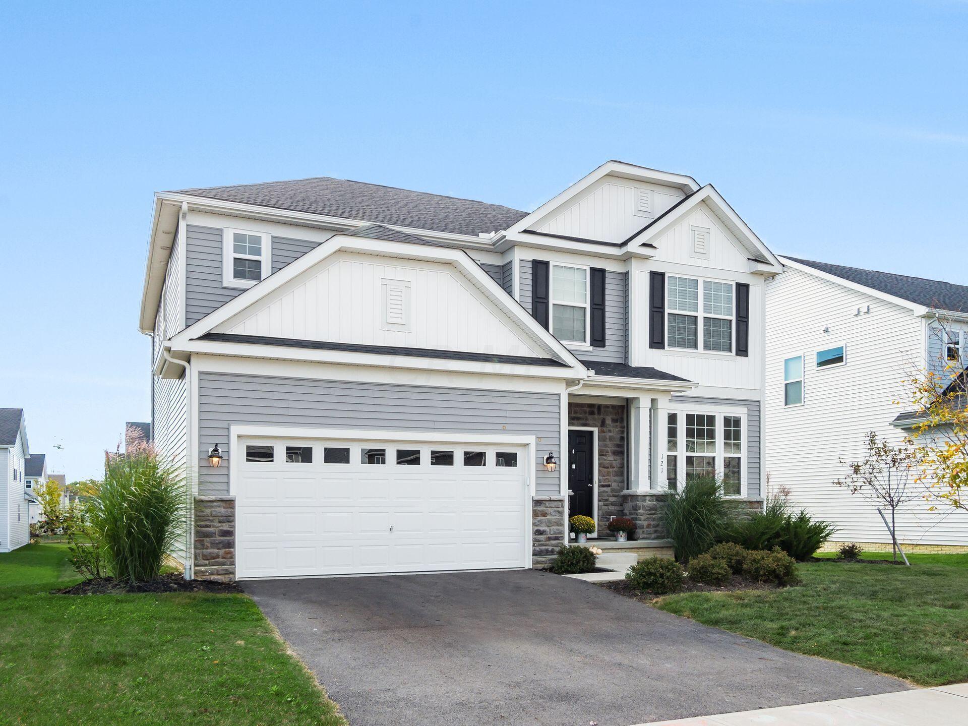 121 Leather Leaf Circle