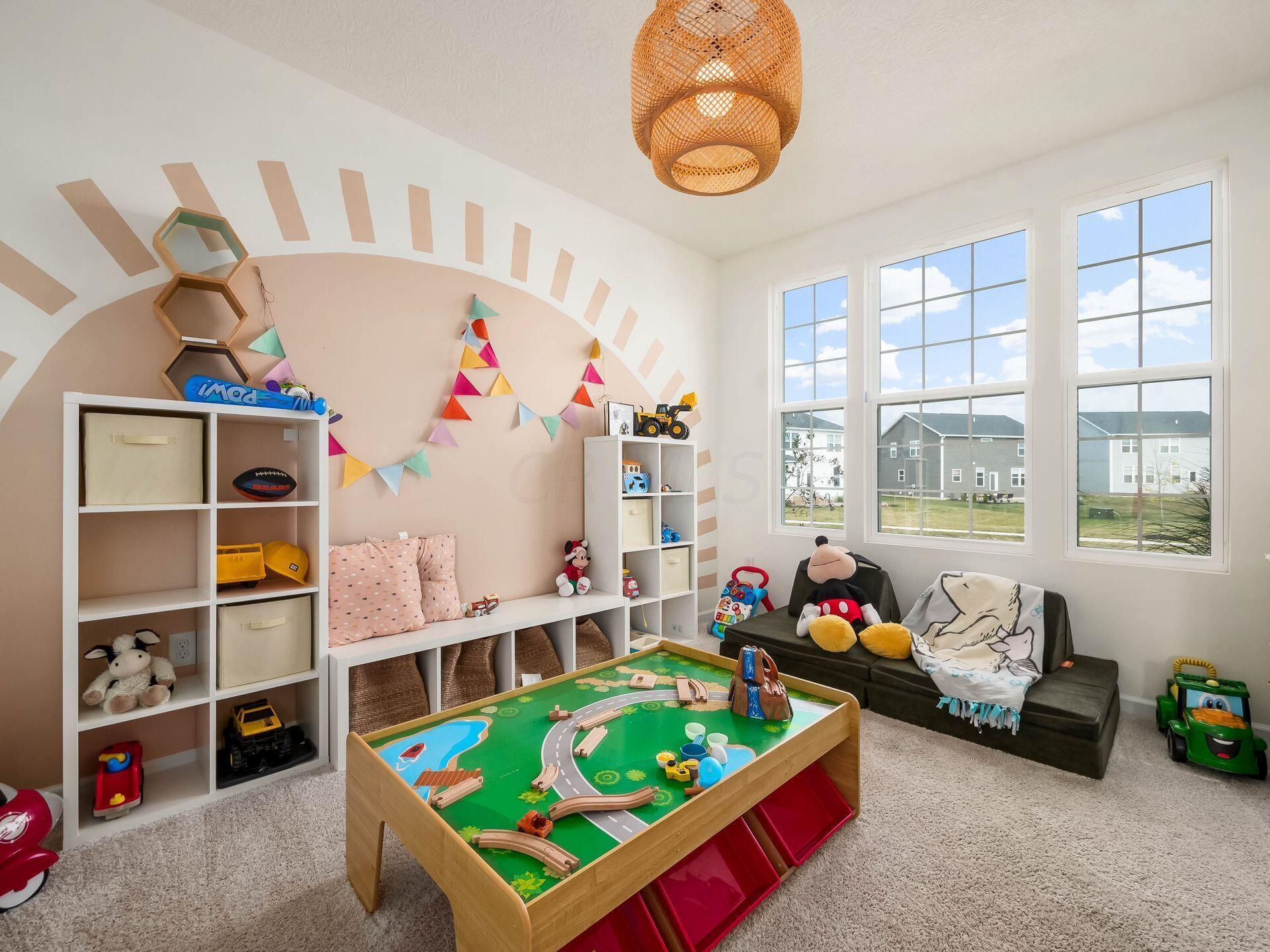 121 Leather Leaf Circle