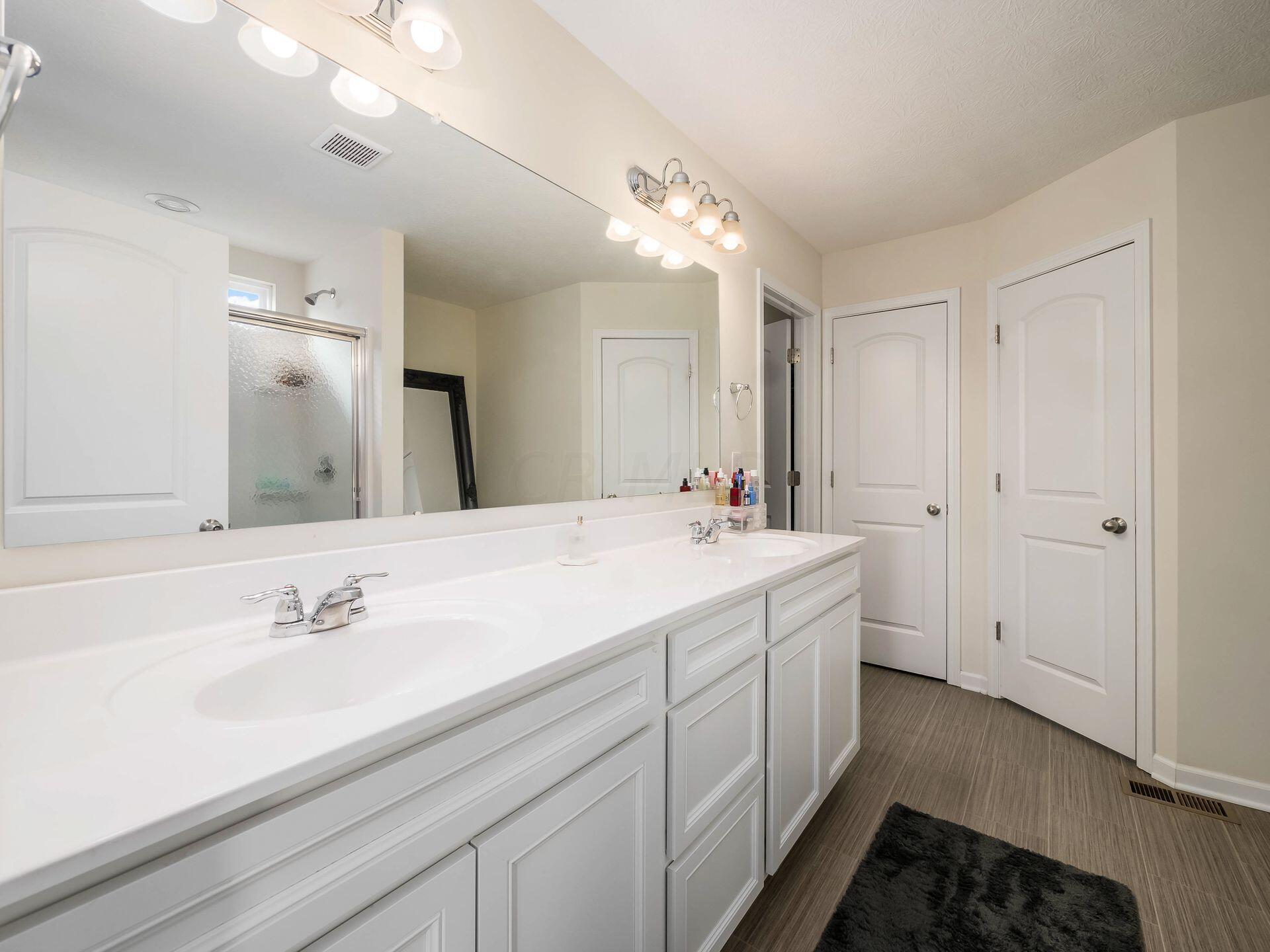 121 Leather Leaf Circle