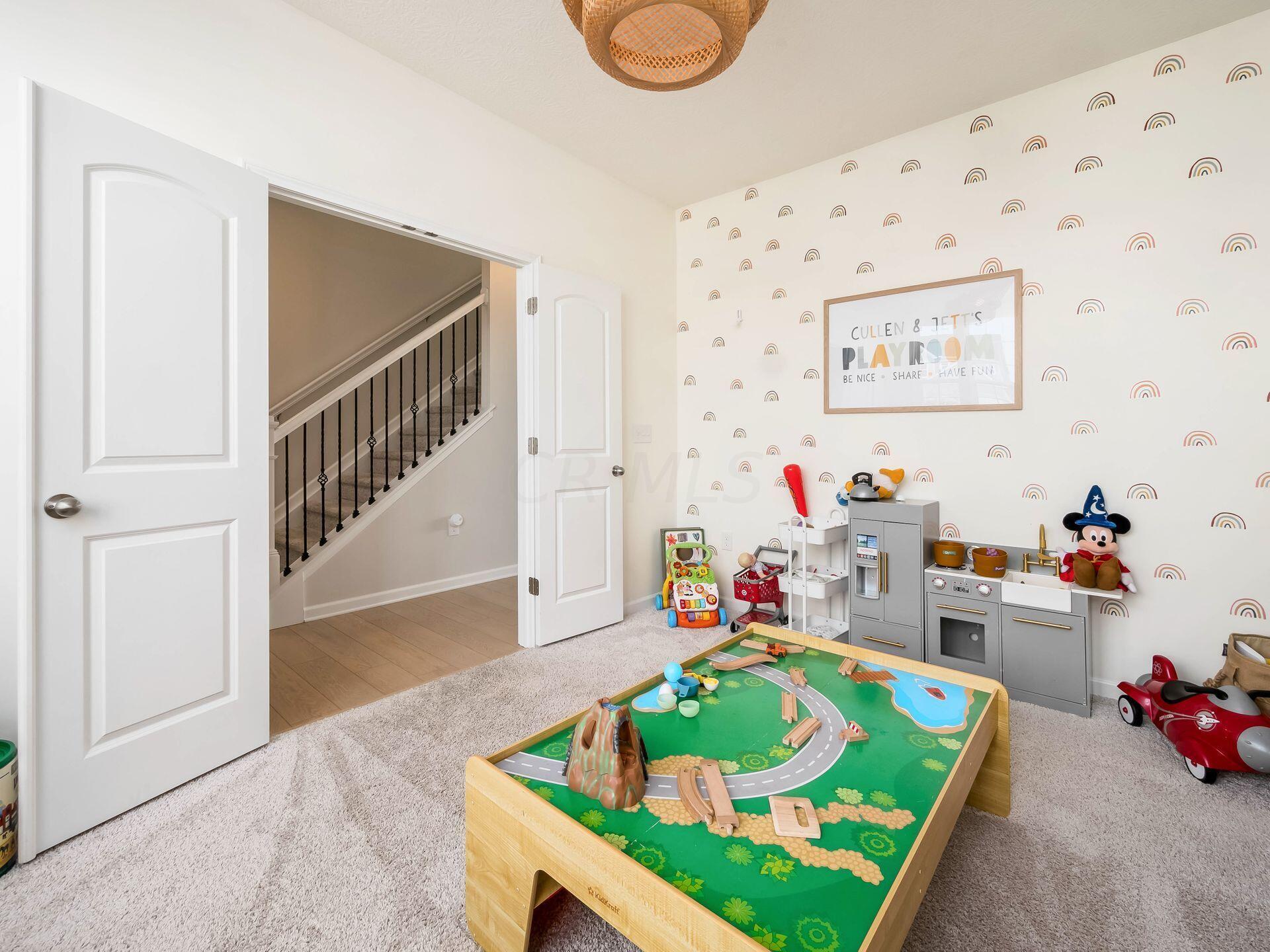 121 Leather Leaf Circle