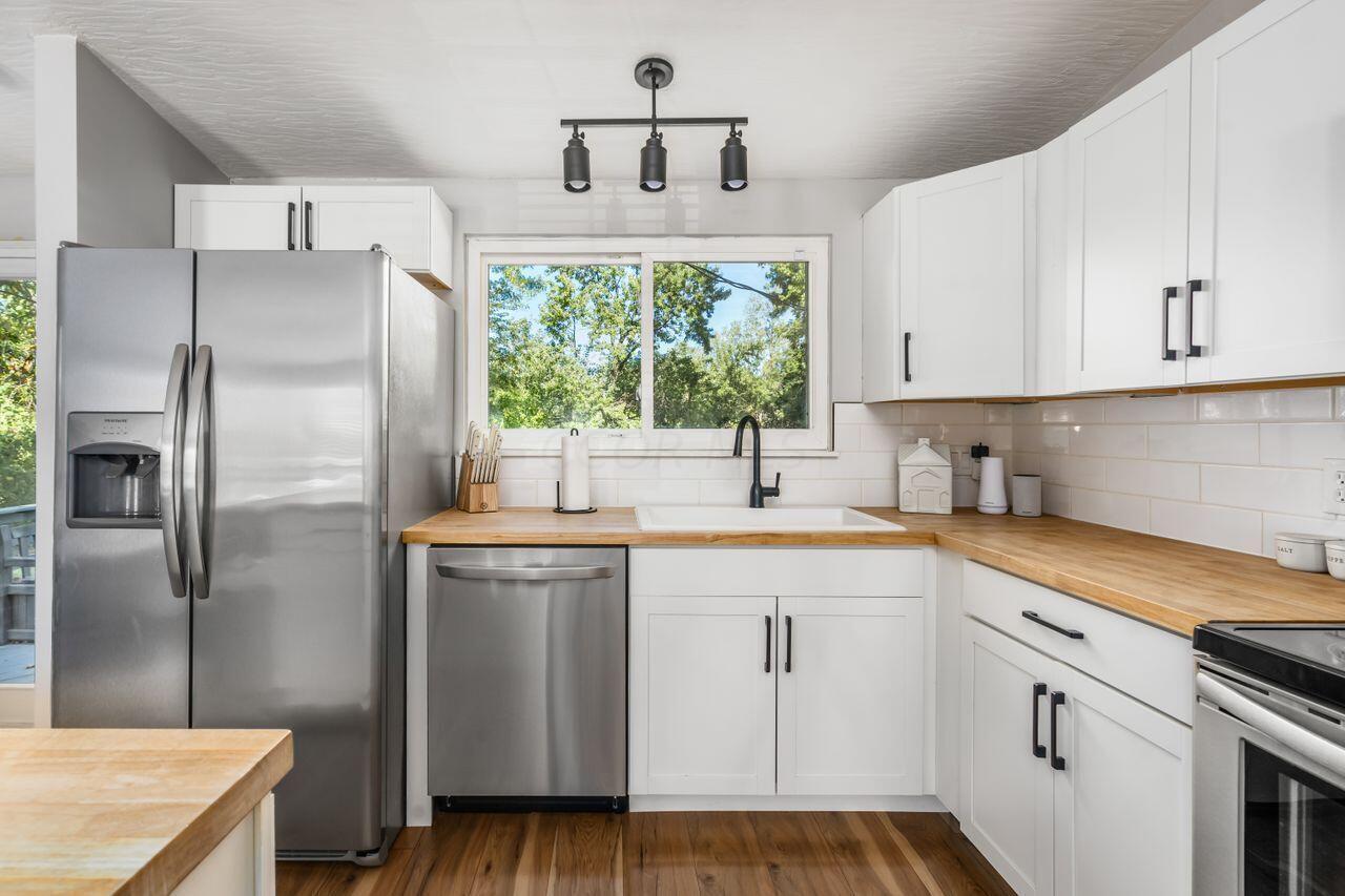 6467 Montford Road W