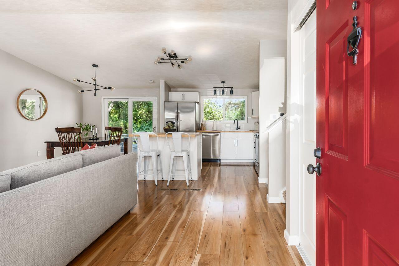 6467 Montford Road W