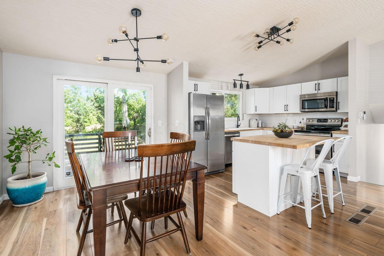 6467 Montford Road W