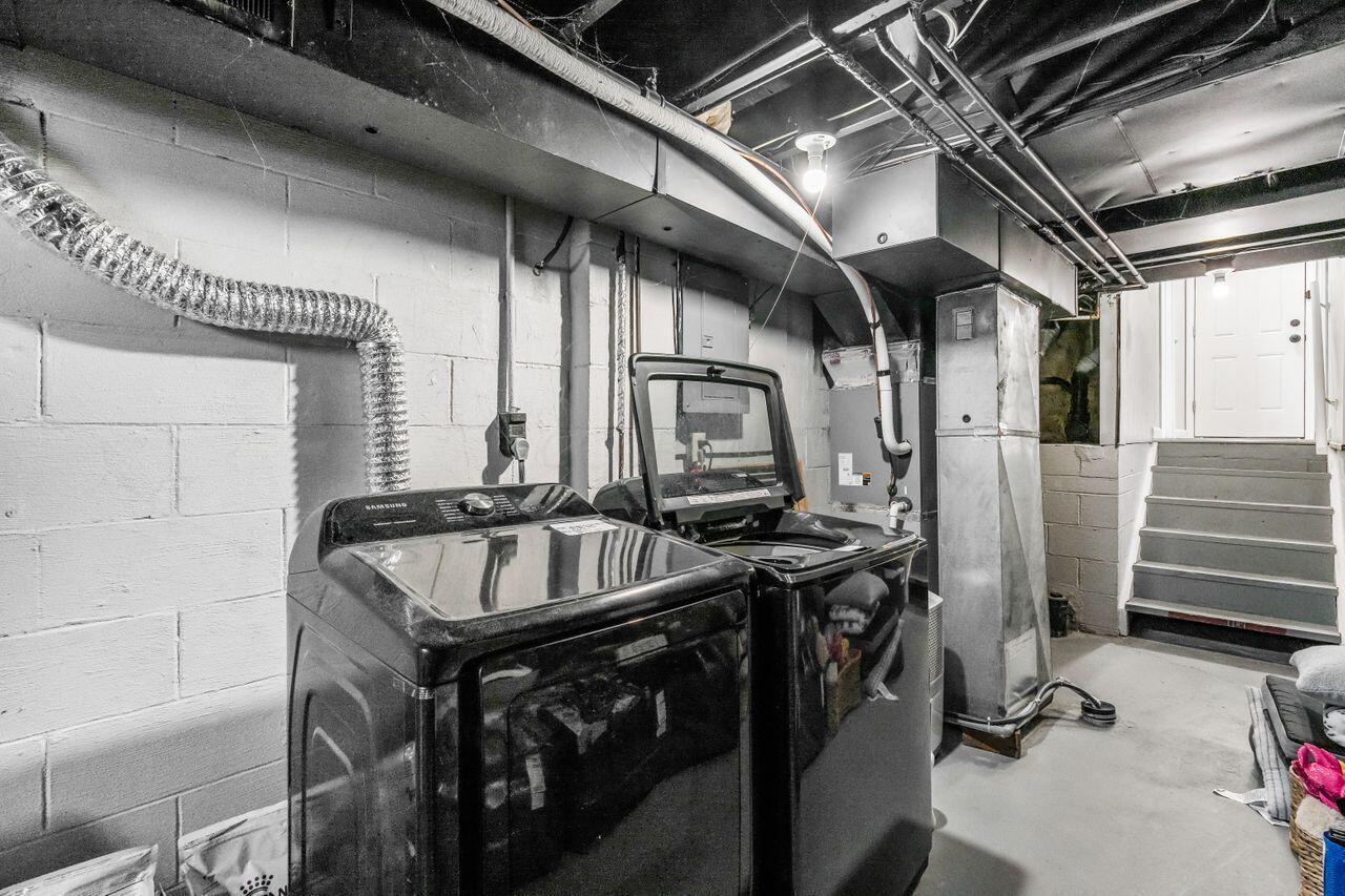 6467 Montford Road W