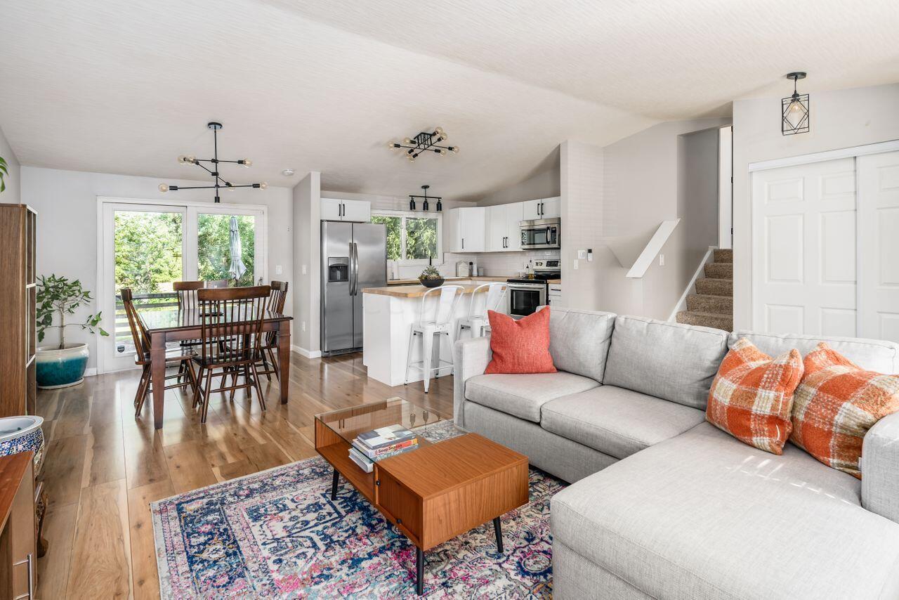 6467 Montford Road W