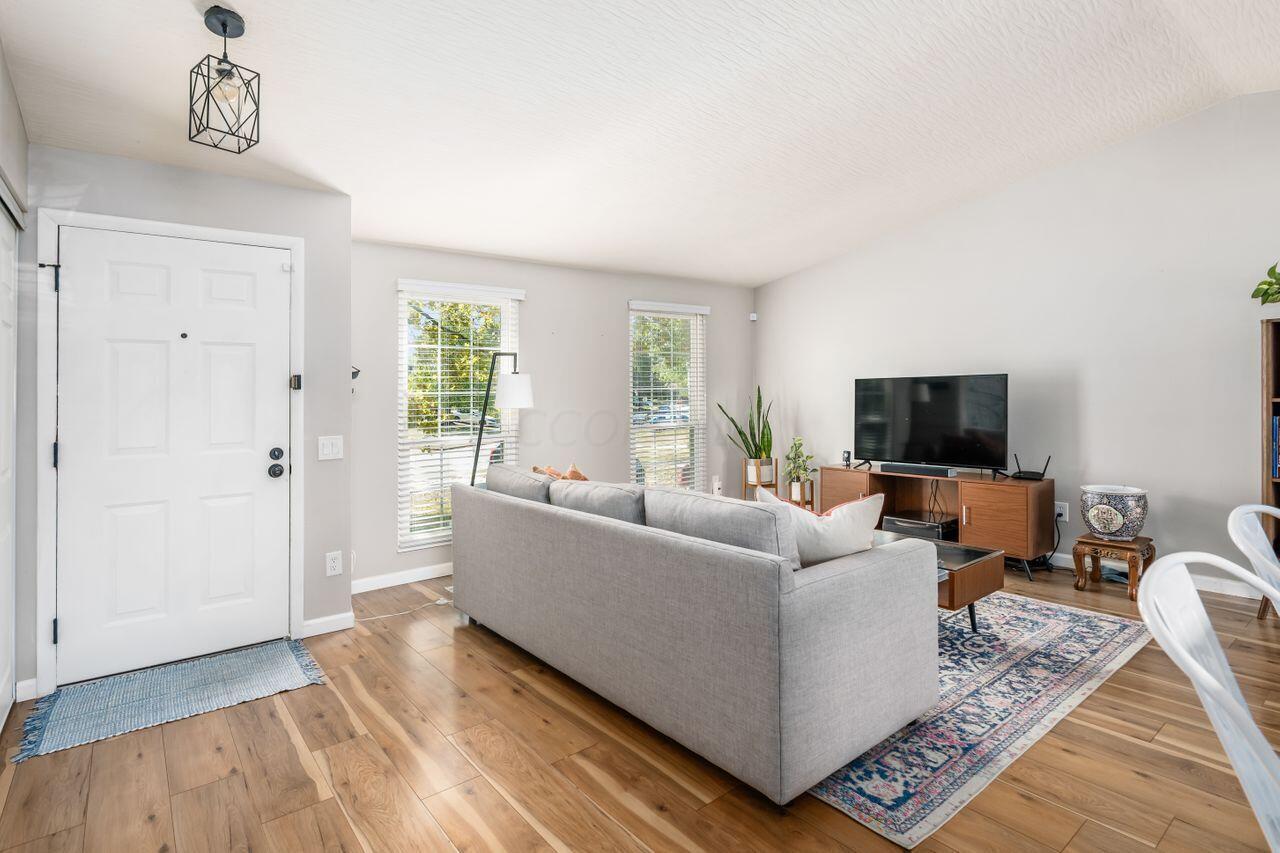 6467 Montford Road W