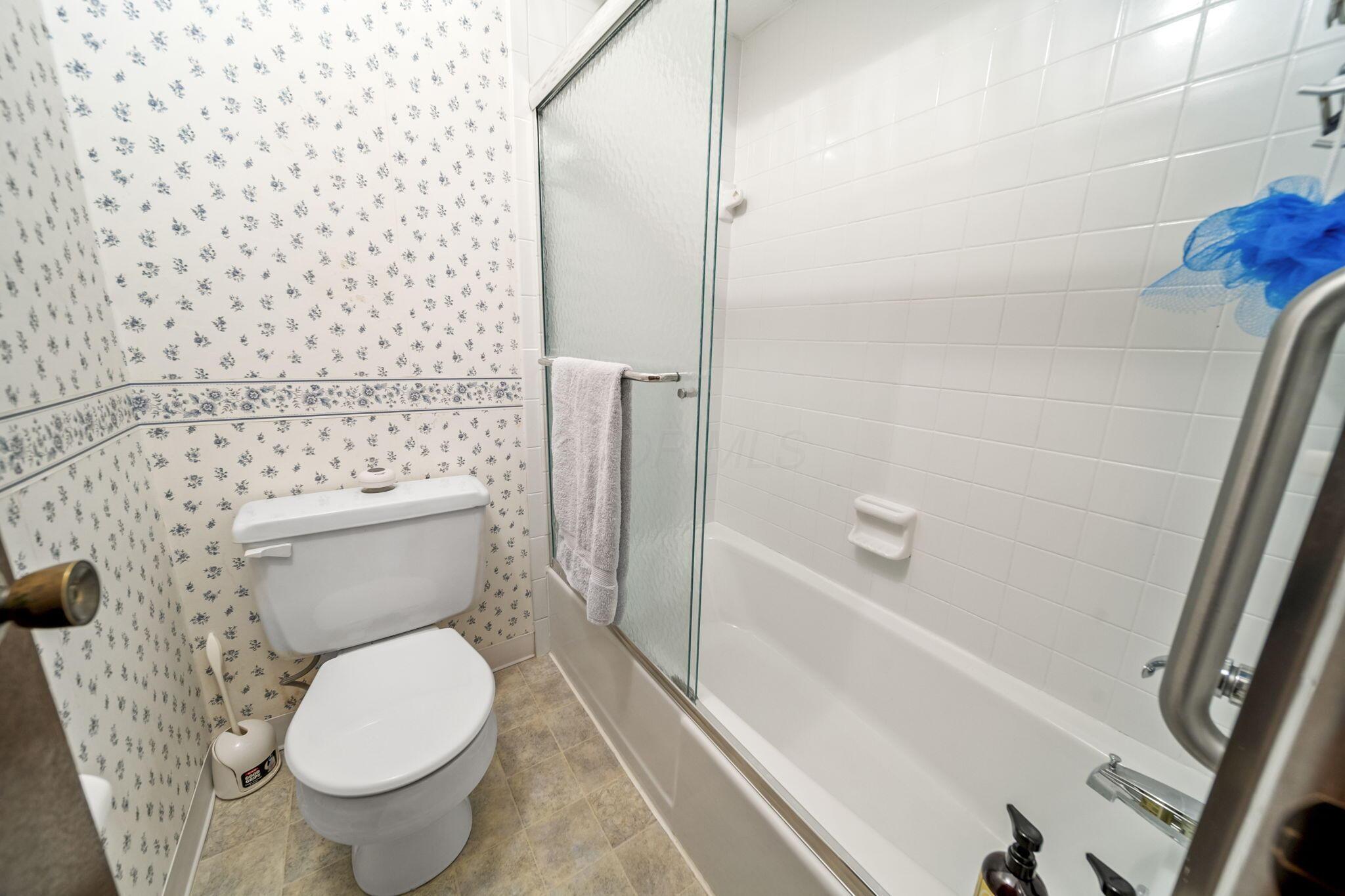 1062 Hepplewhite Street