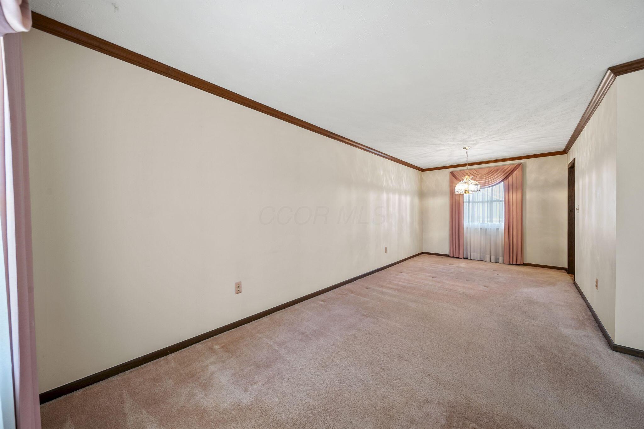 1062 Hepplewhite Street