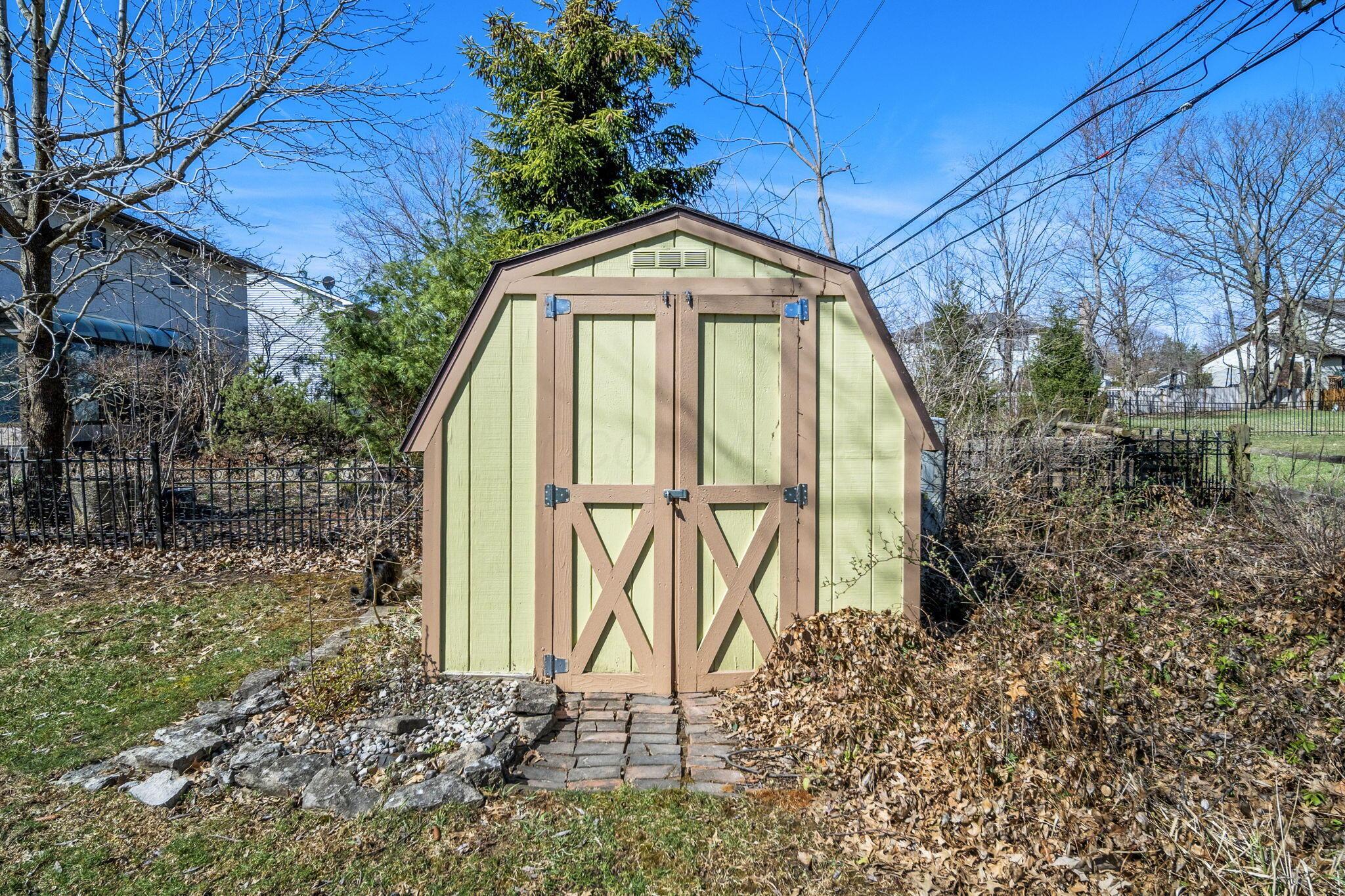 1062 Hepplewhite Street