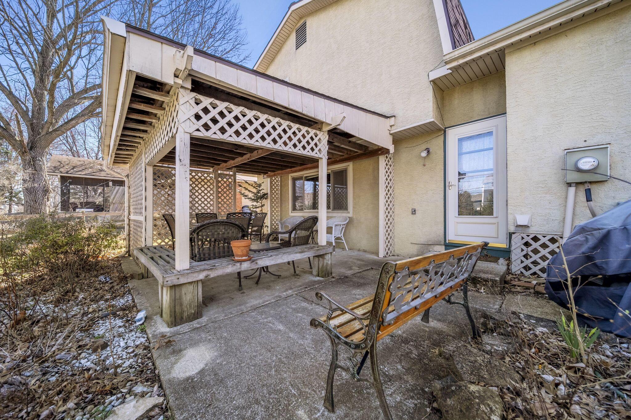 1062 Hepplewhite Street