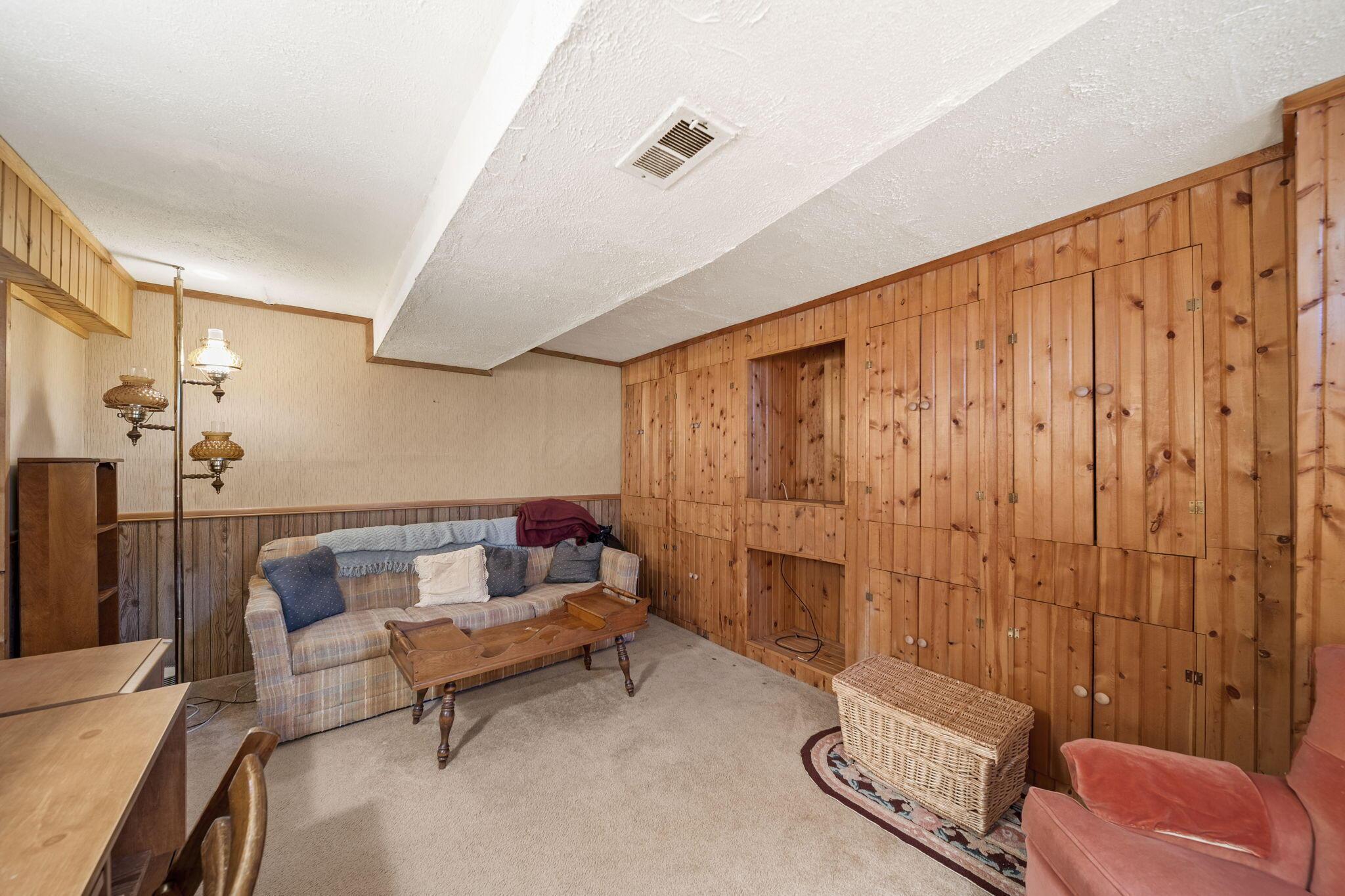 1062 Hepplewhite Street