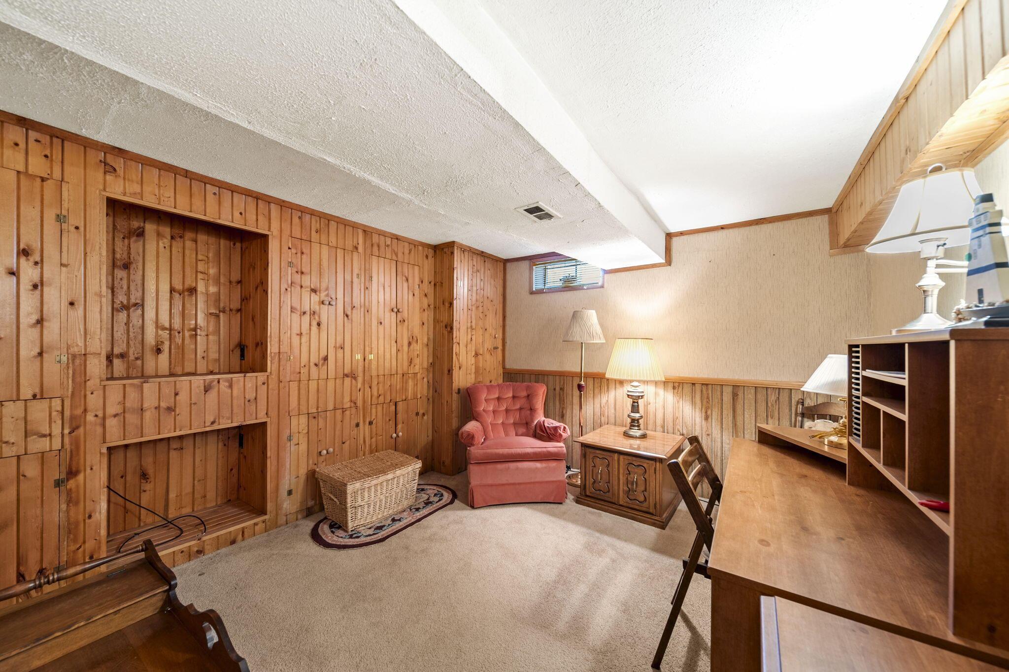 1062 Hepplewhite Street