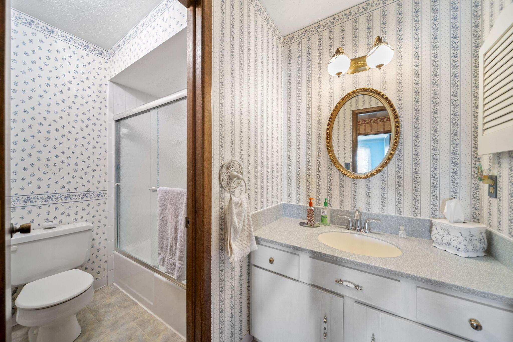 1062 Hepplewhite Street