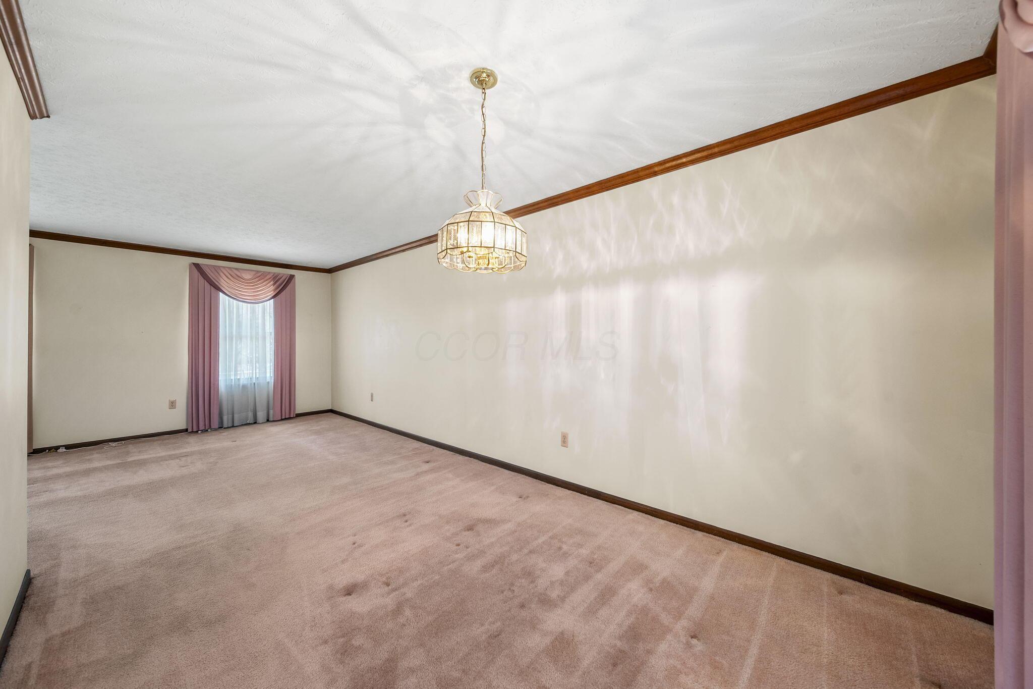 1062 Hepplewhite Street