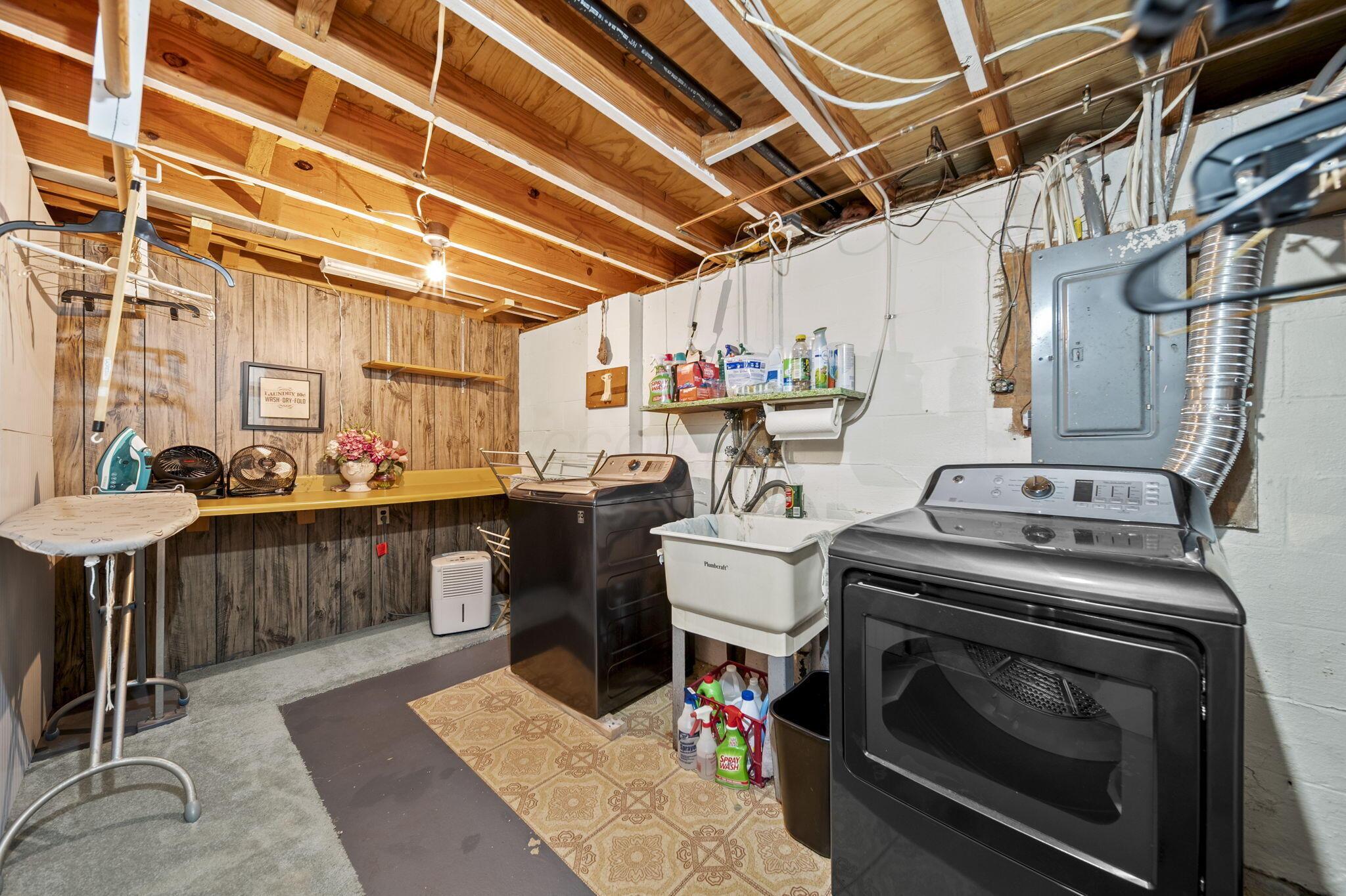 1062 Hepplewhite Street