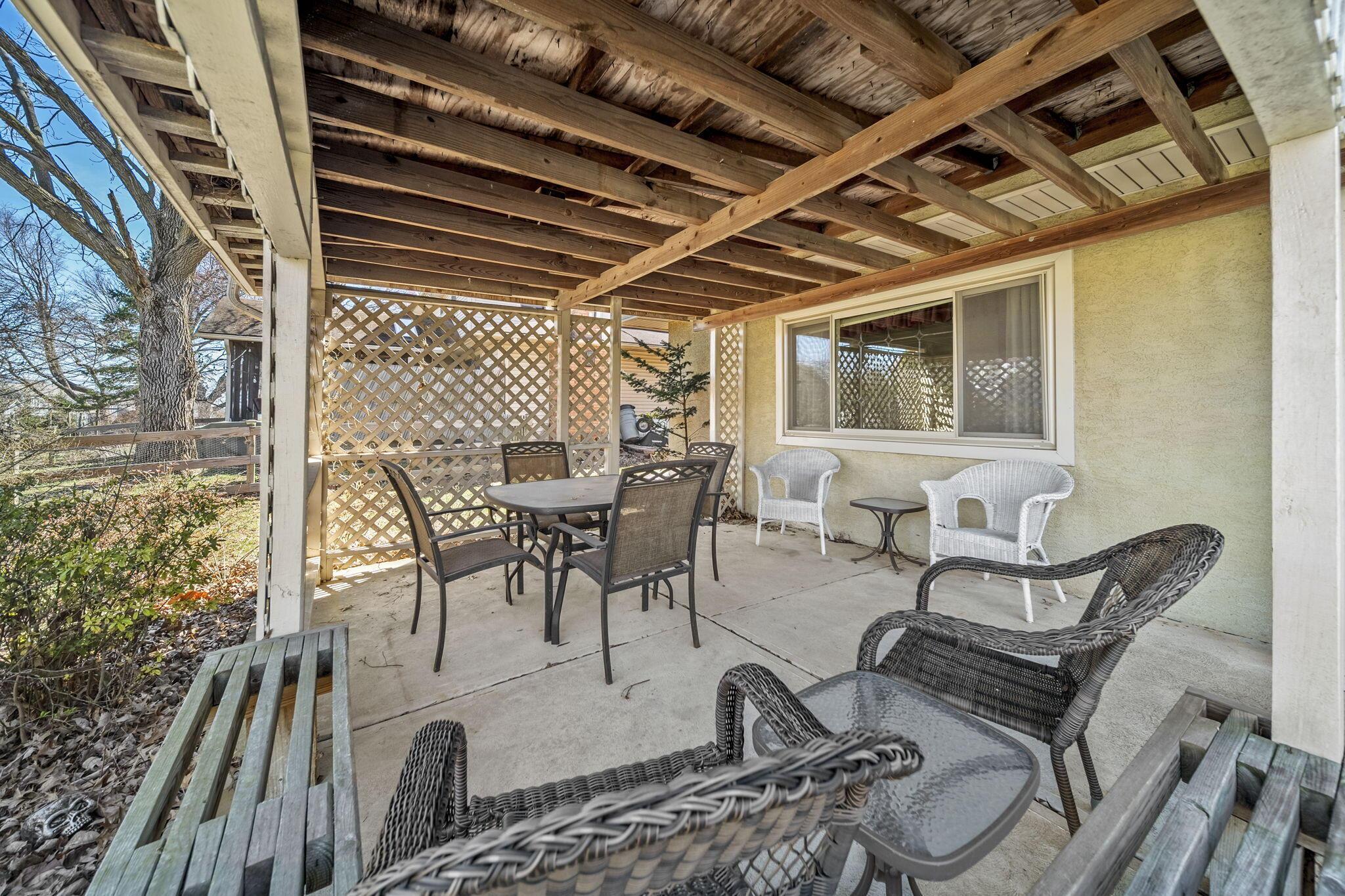 1062 Hepplewhite Street