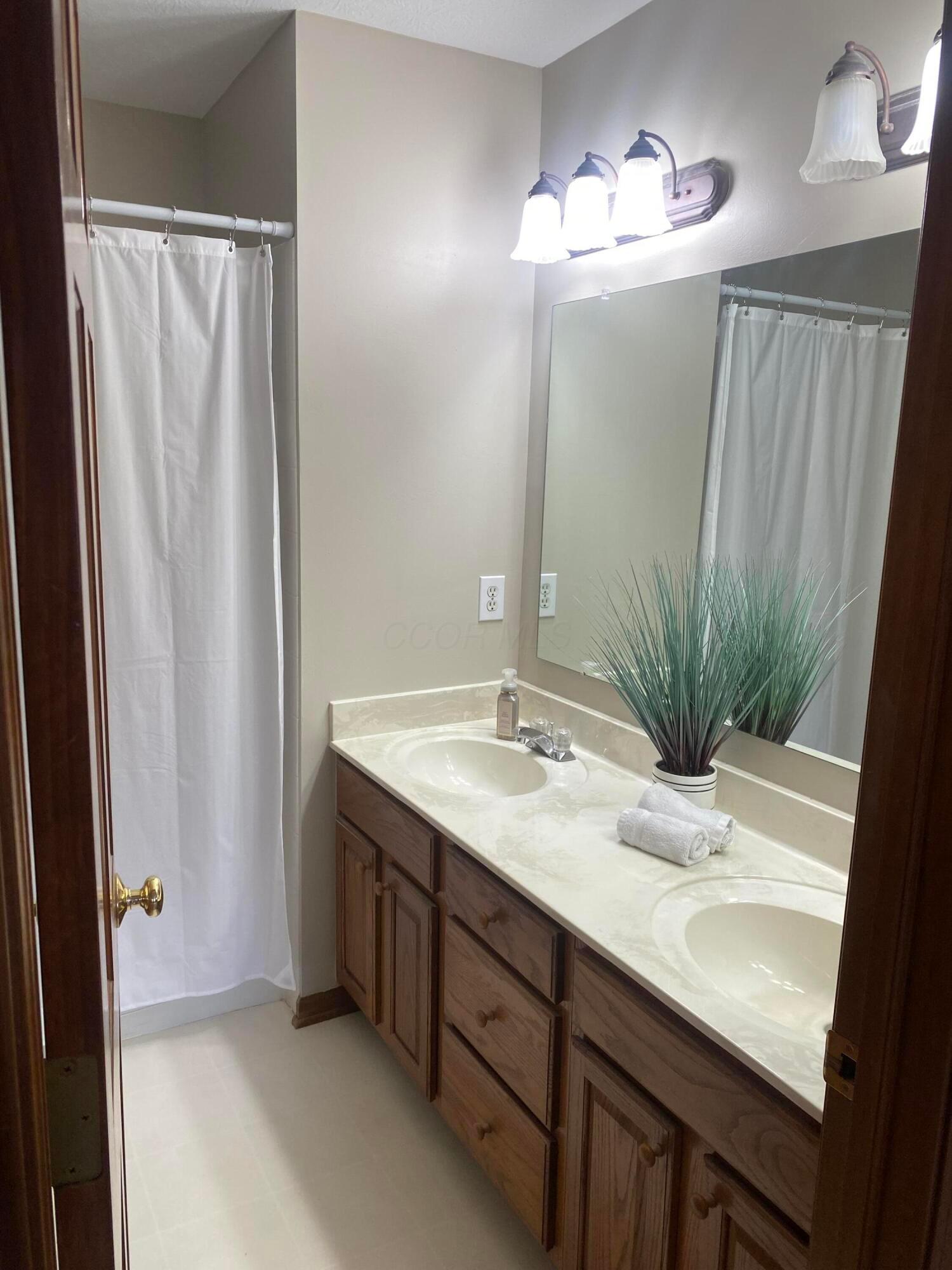 5832 Burnett Drive N