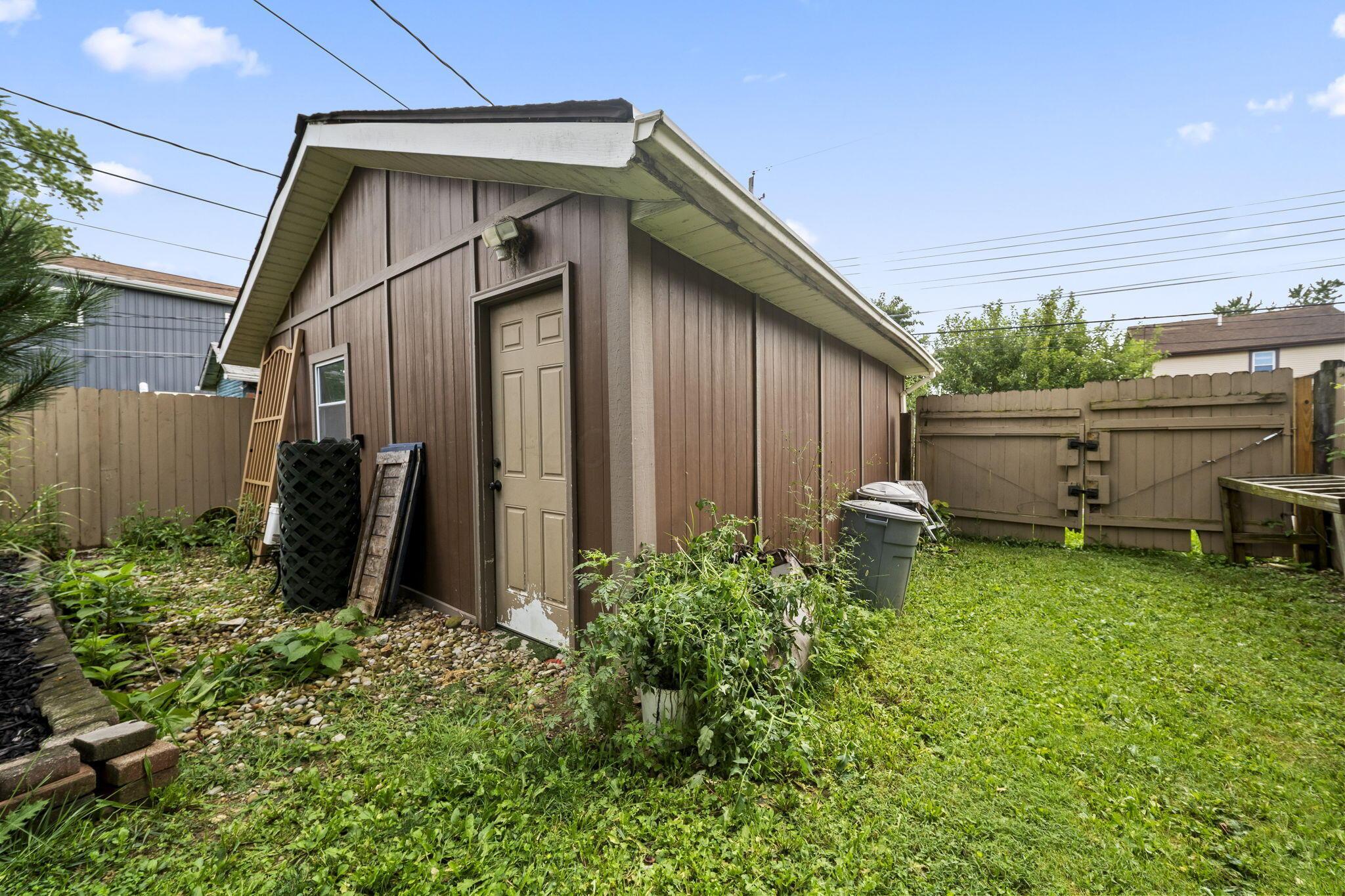 729 Thurman Avenue
