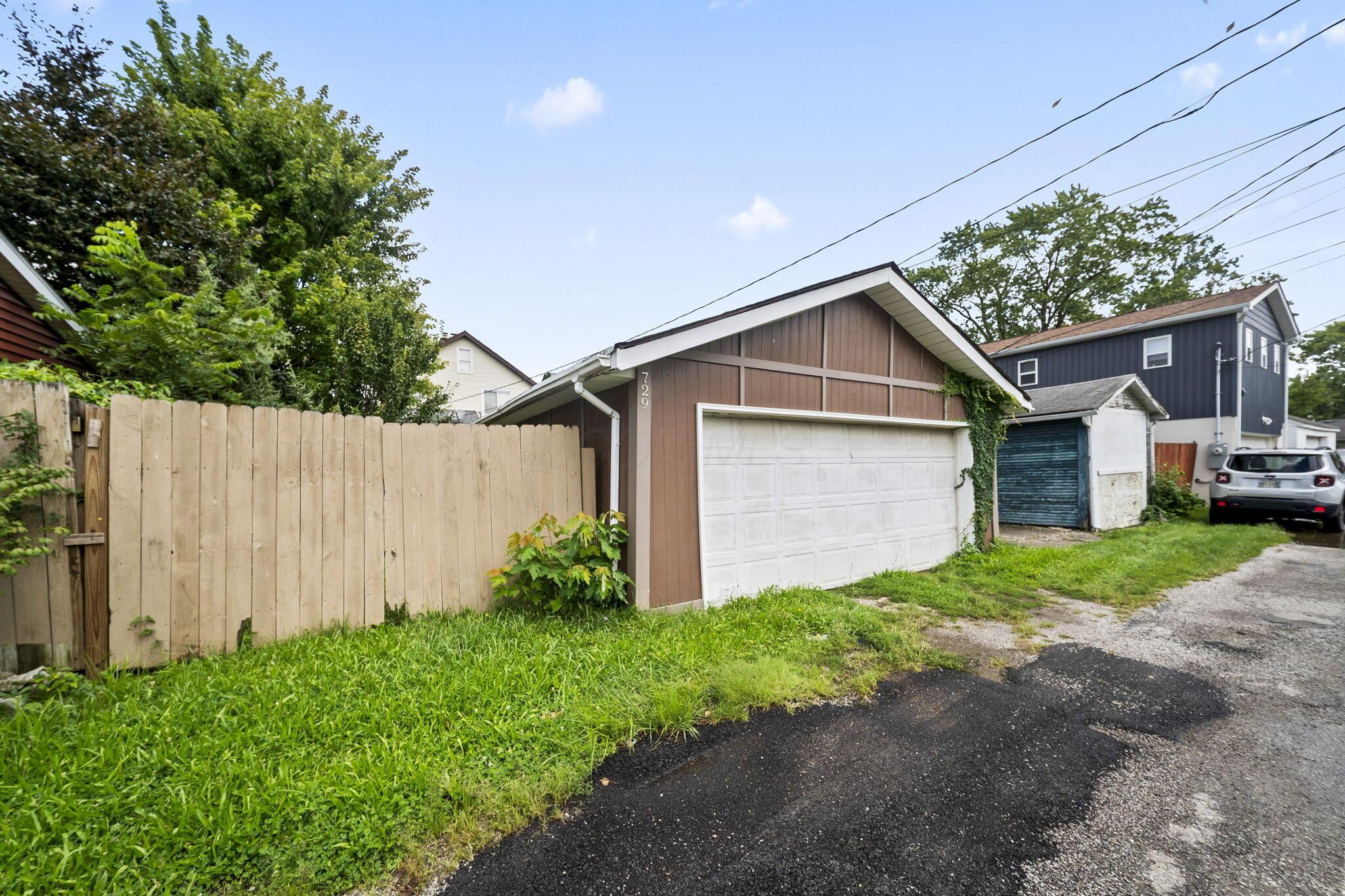 729 Thurman Avenue