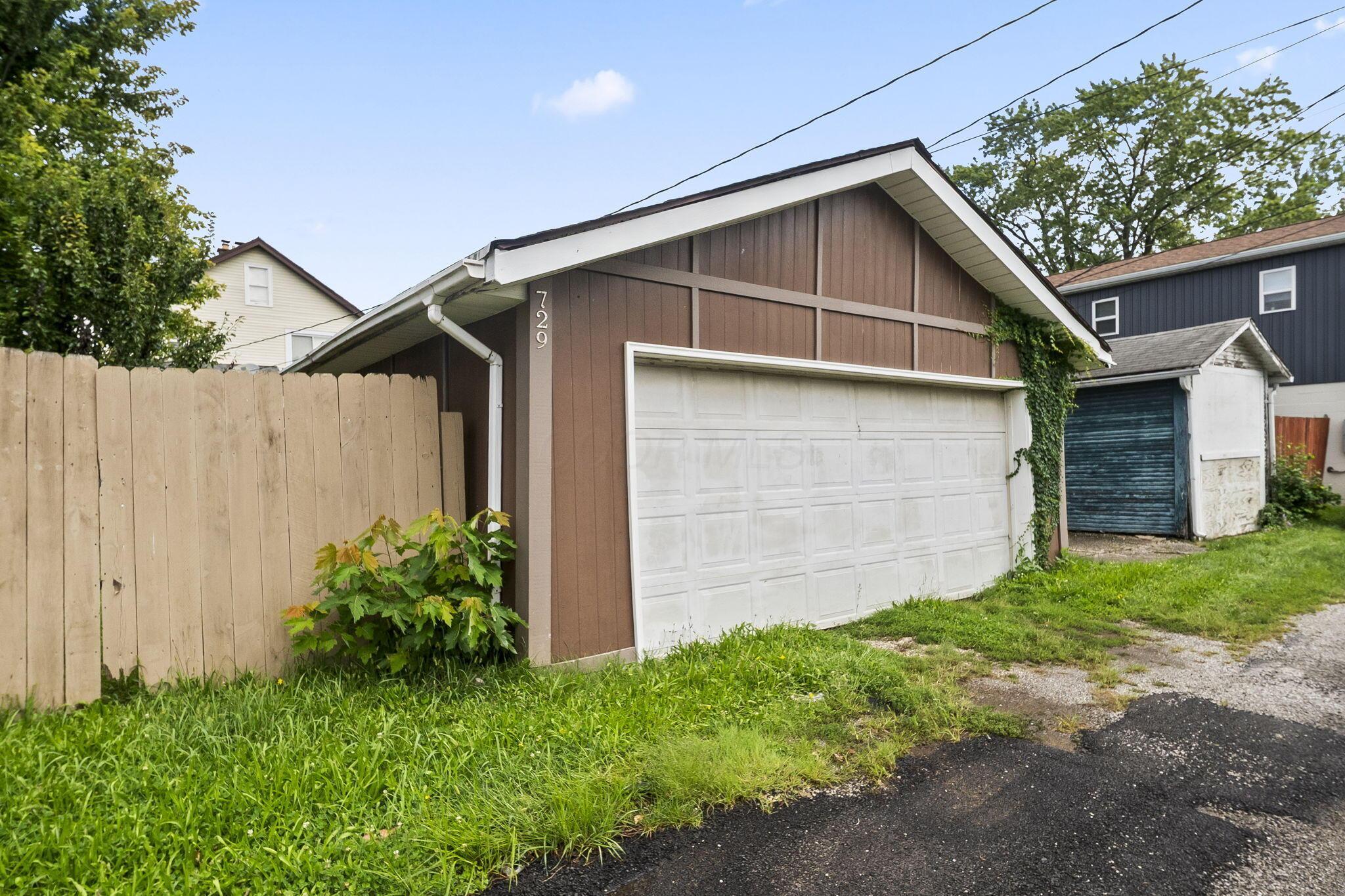 729 Thurman Avenue