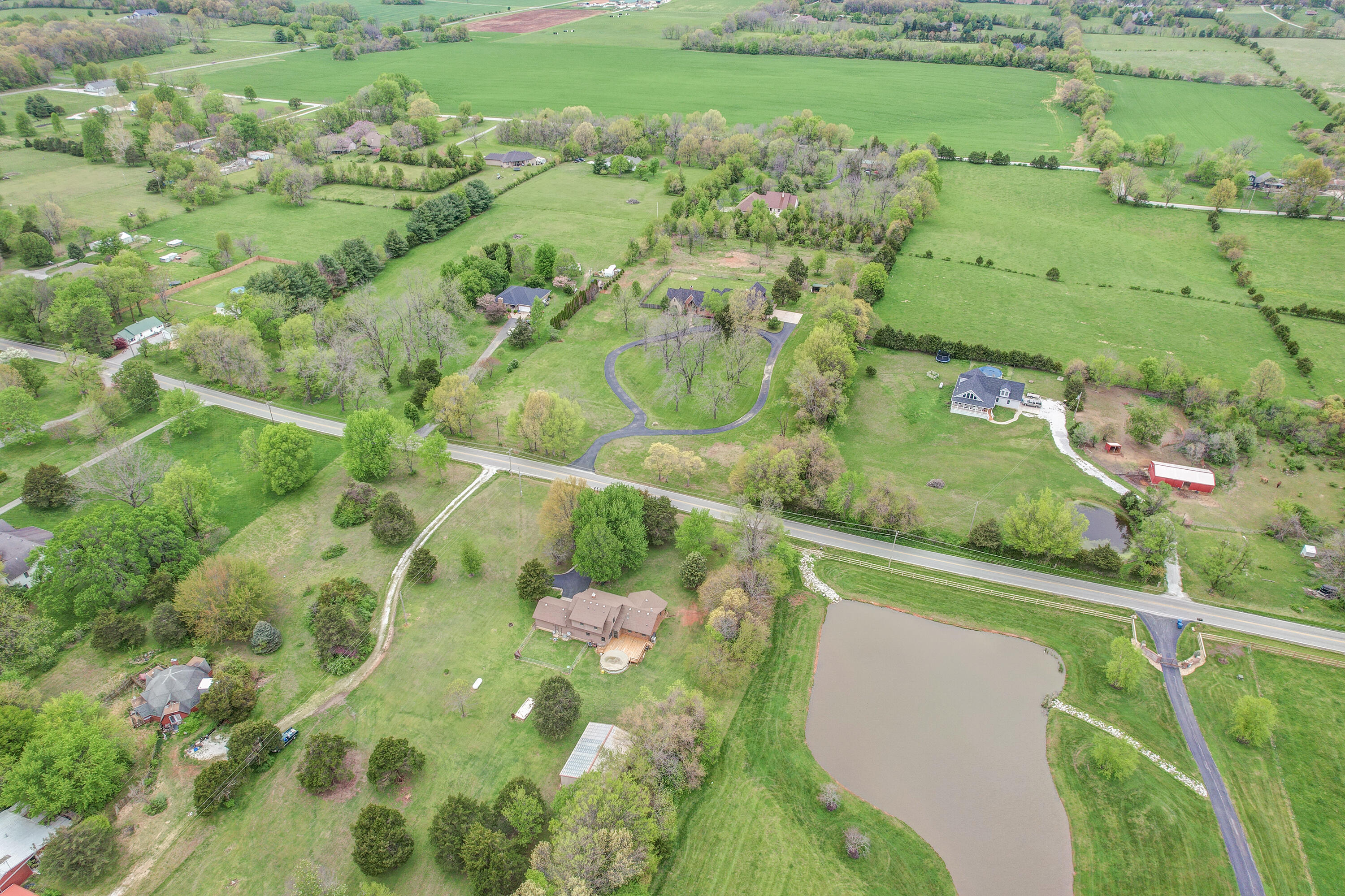 5349 East Farm Rd 194