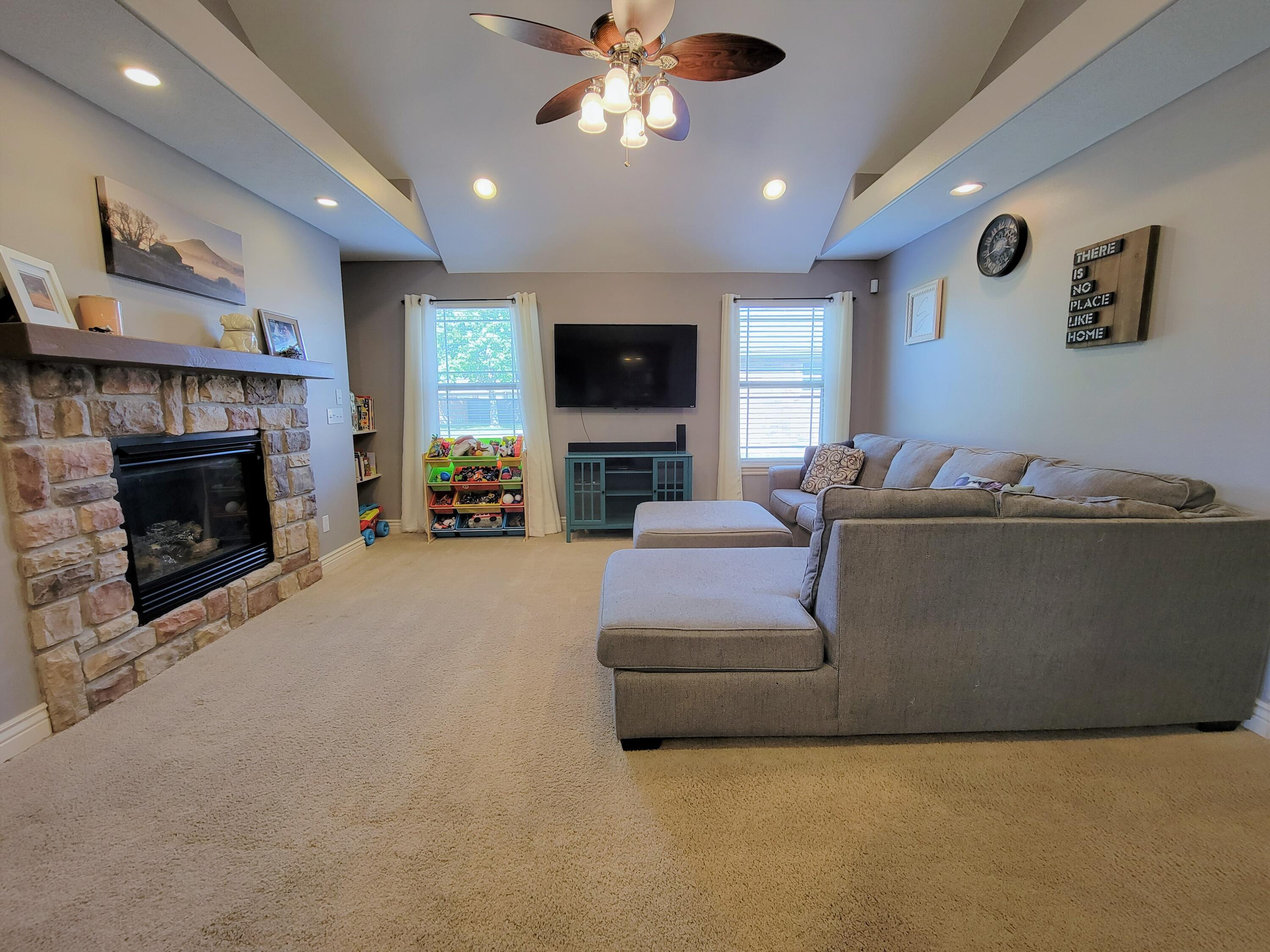 919 East Weldon Drive
