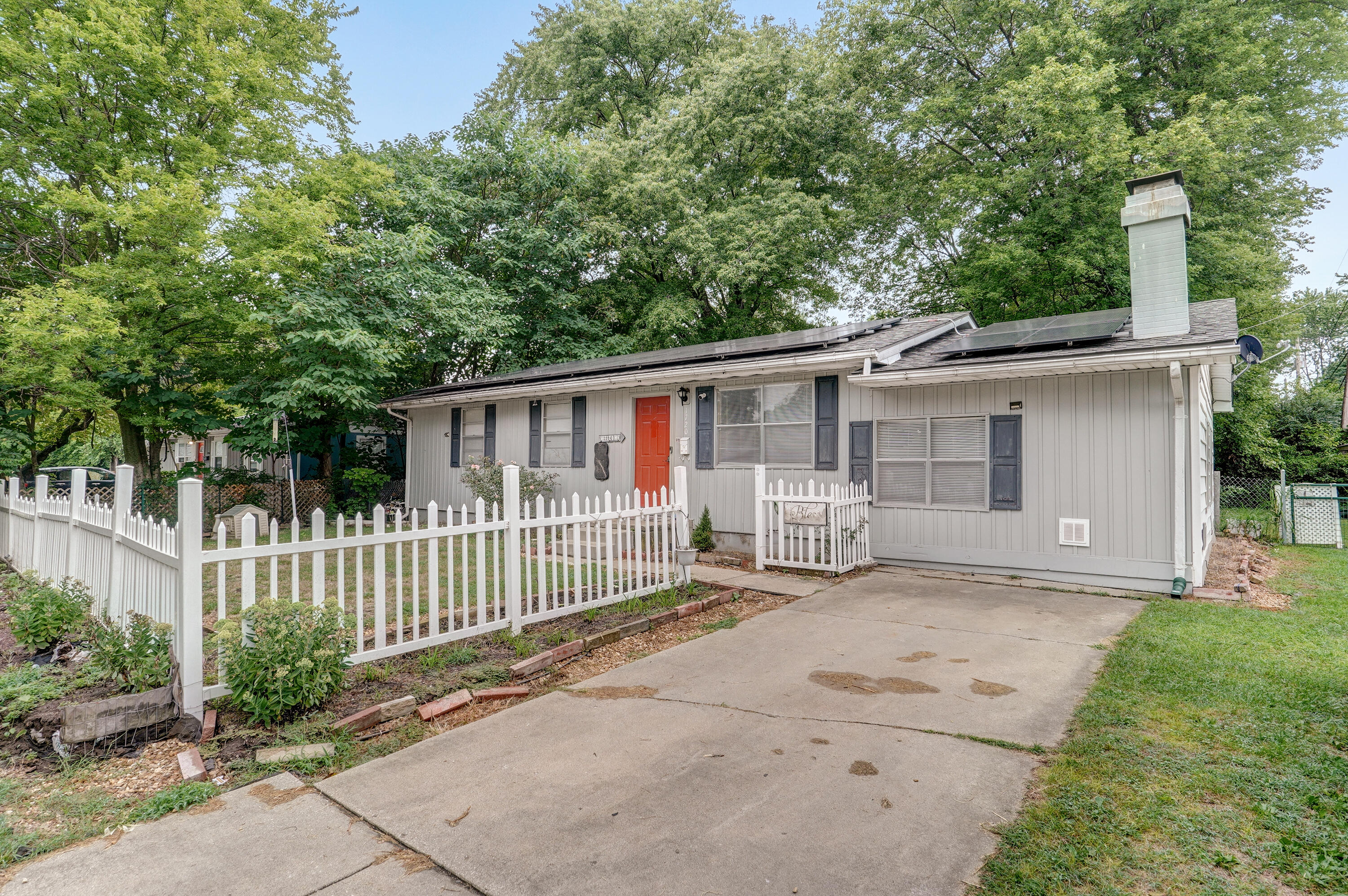 1720 North Oak Grove Avenue