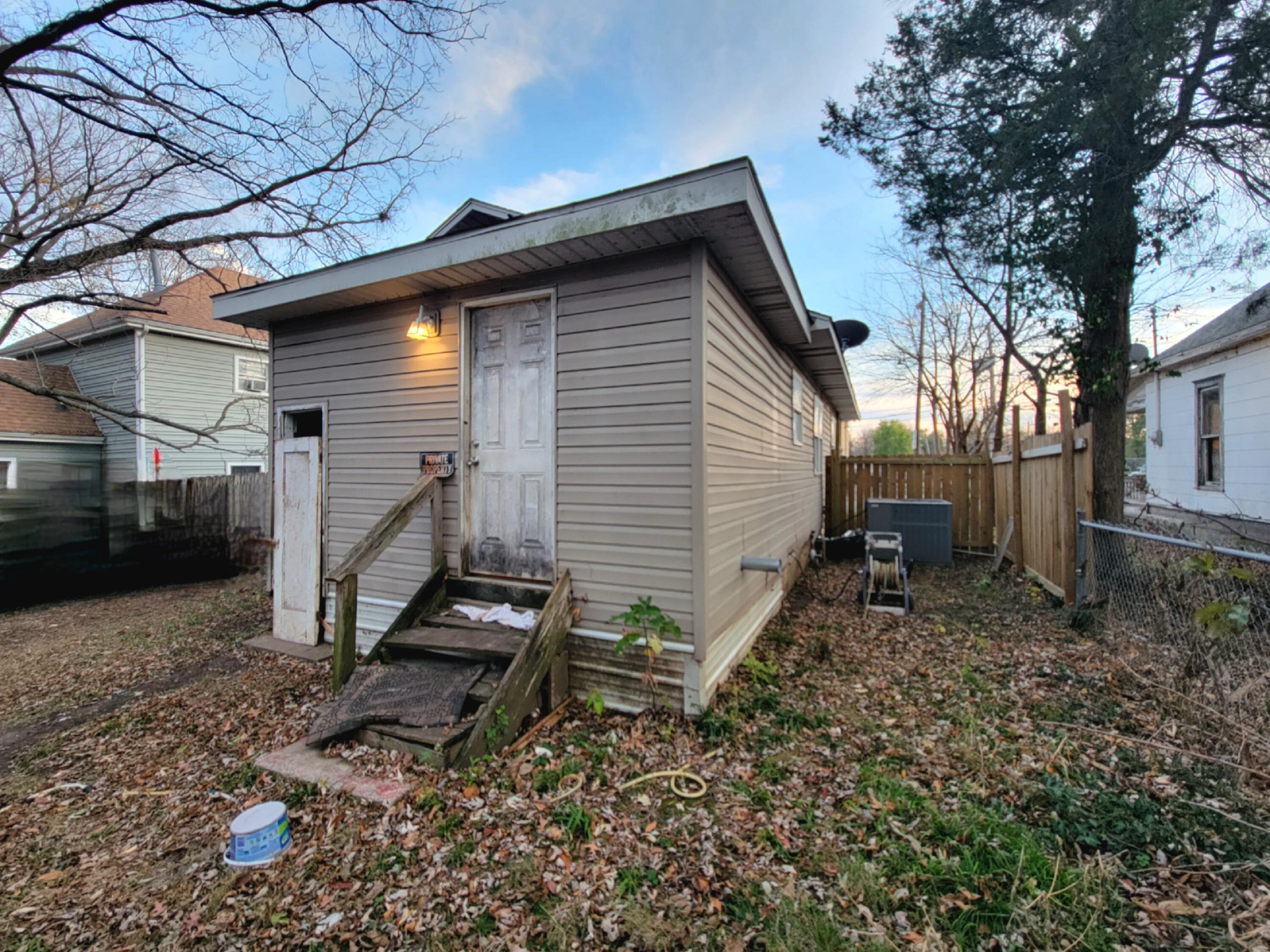 1011 West Division Street