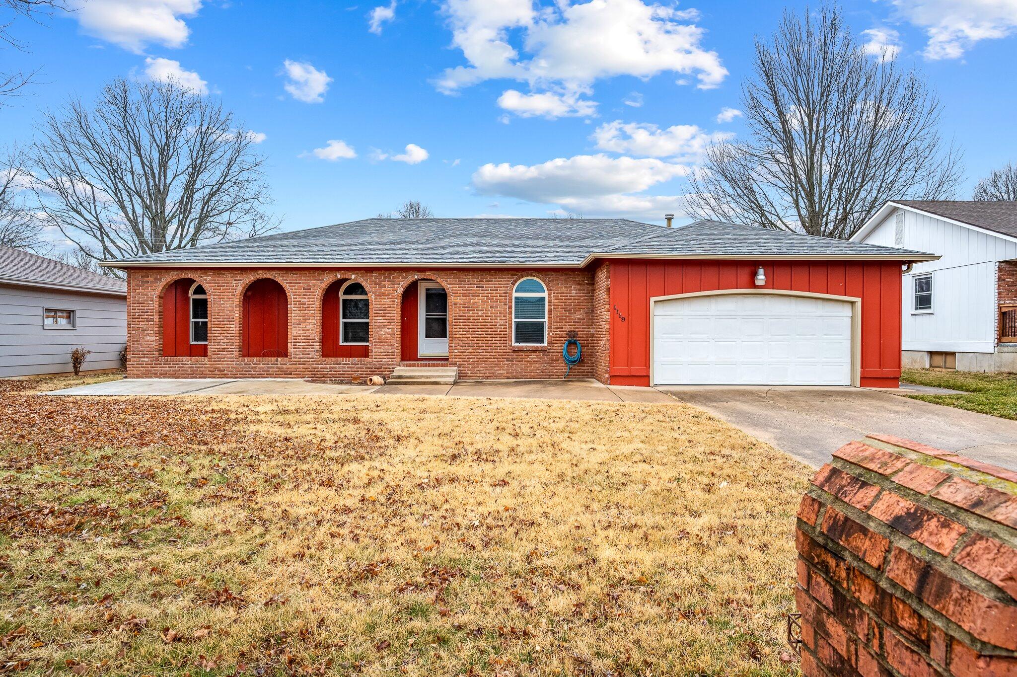 1119 East Woodland Street