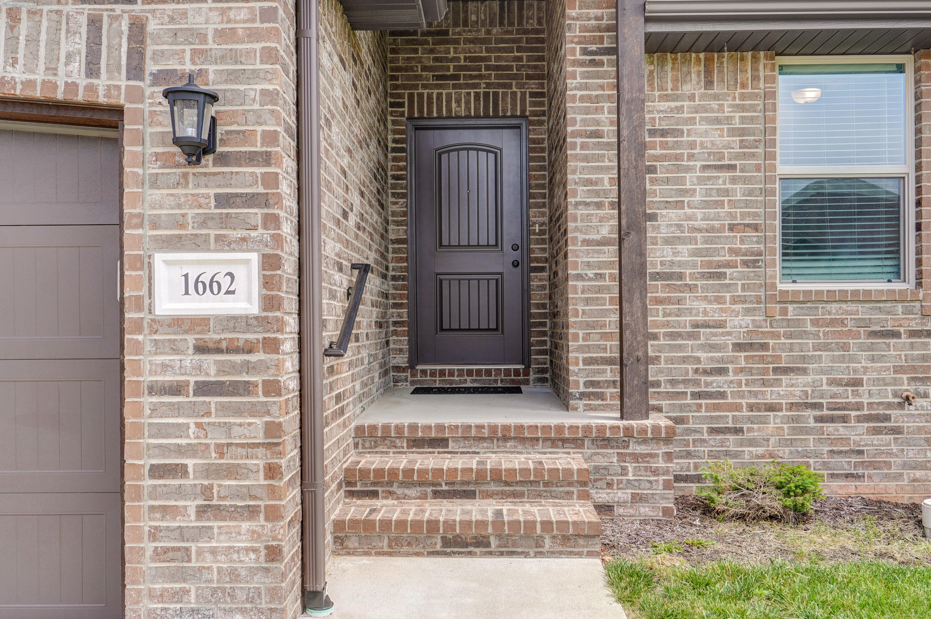 1662 North Eagle Valley Lane