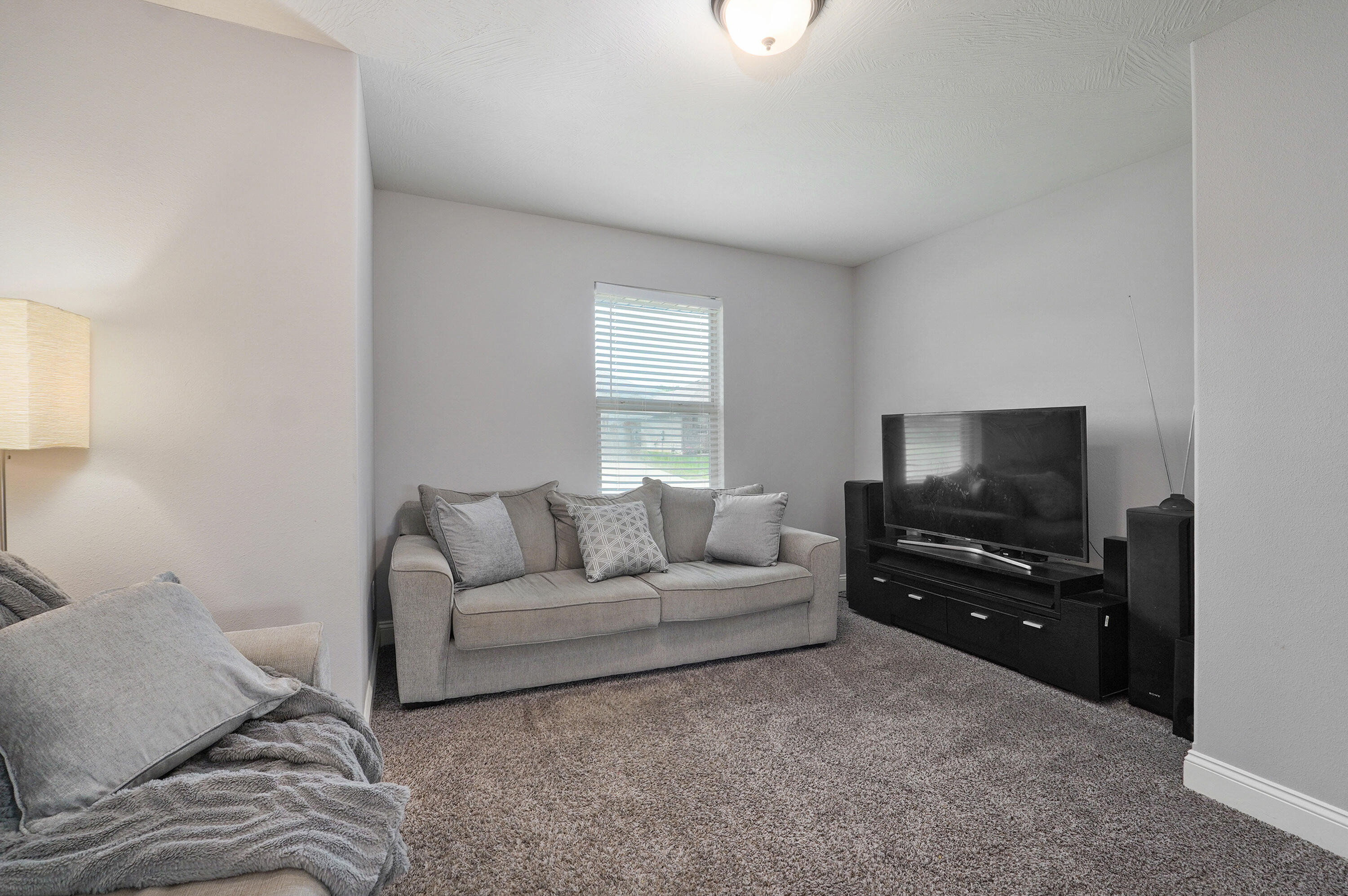 1662 North Eagle Valley Lane
