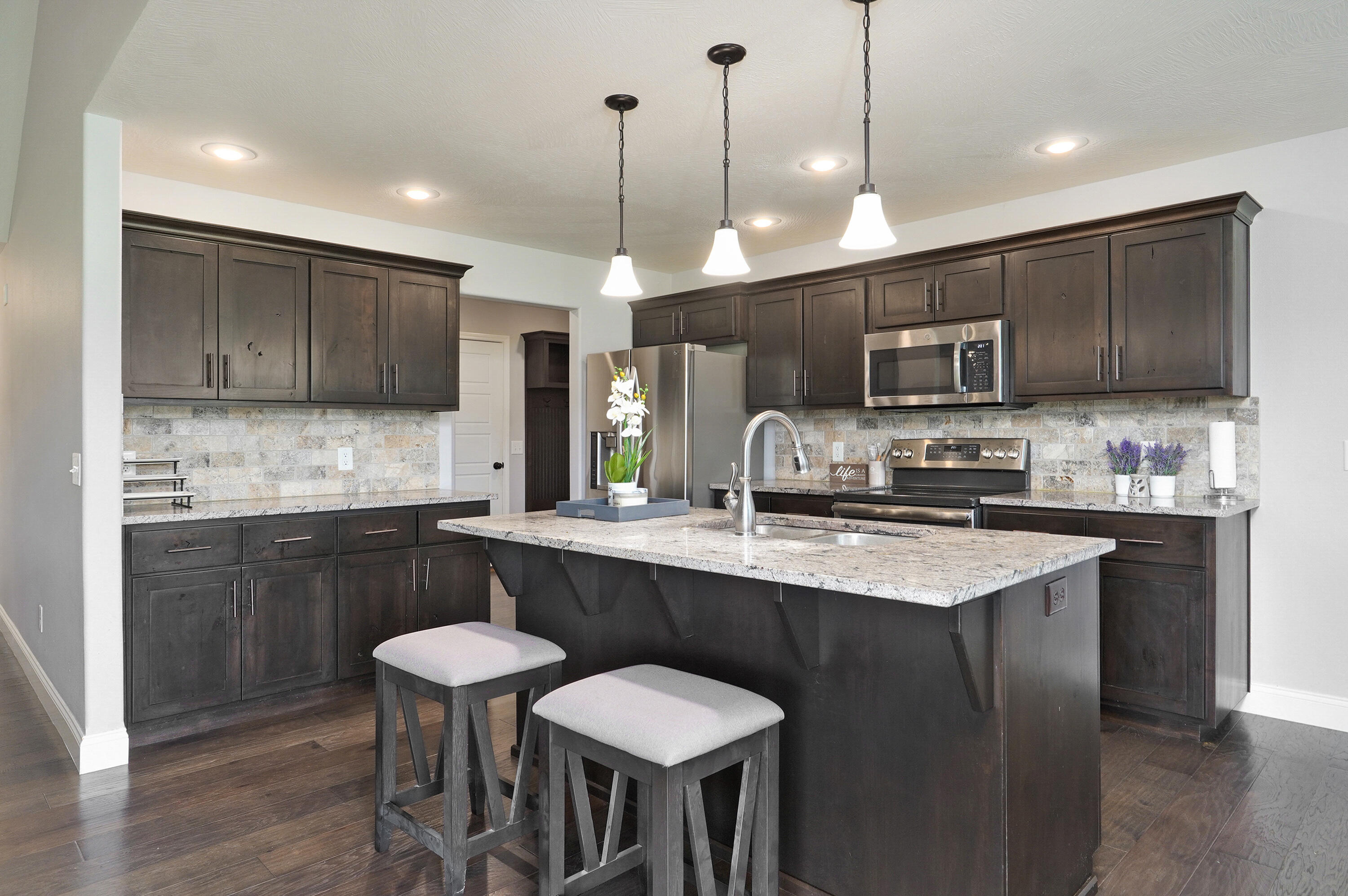 1662 North Eagle Valley Lane
