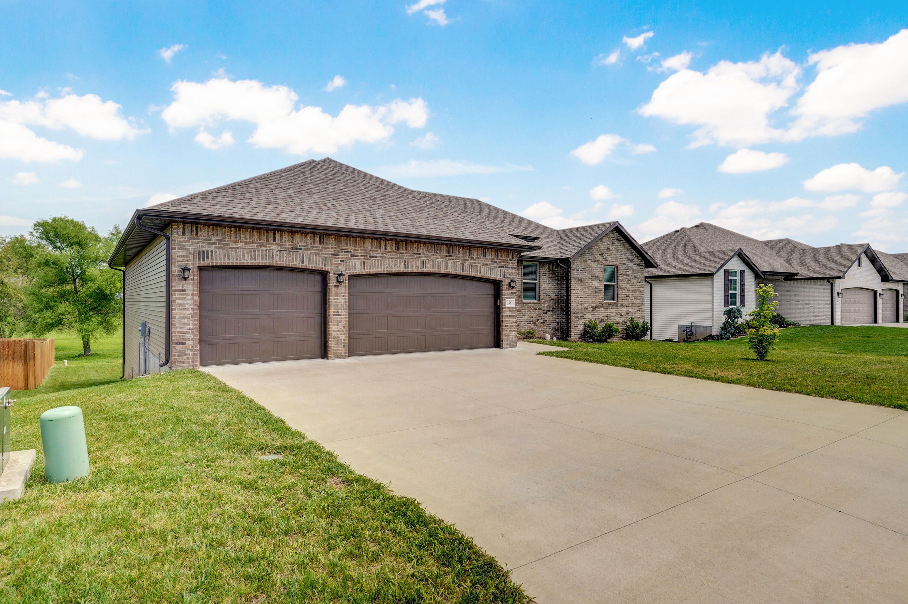 1662 North Eagle Valley Lane