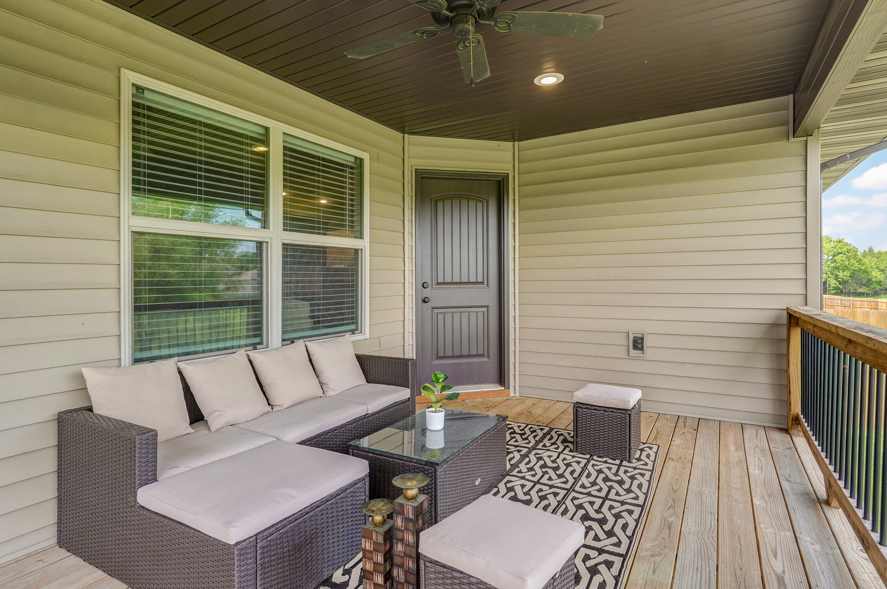 1662 North Eagle Valley Lane