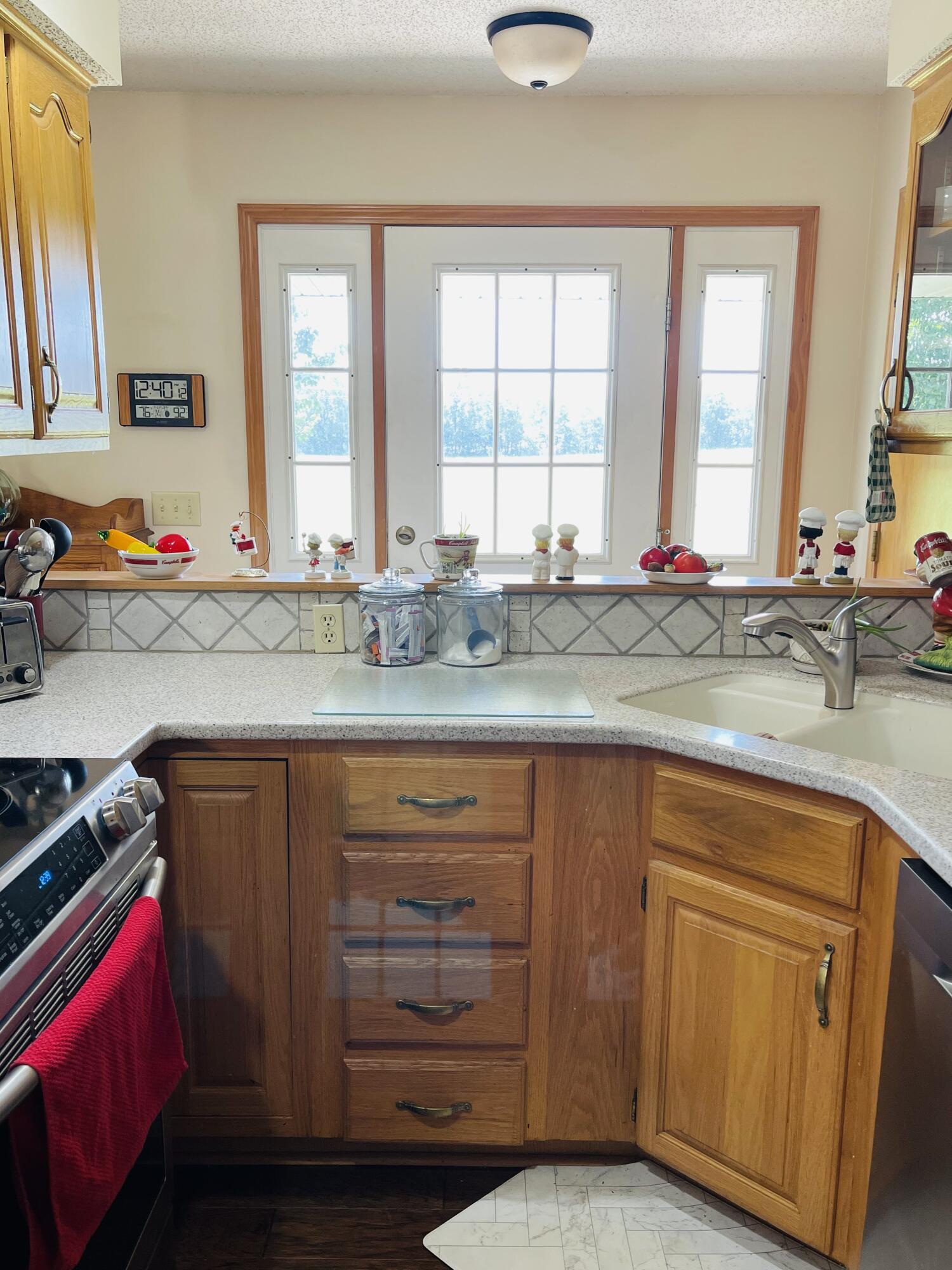 984 E State Highway 176 E