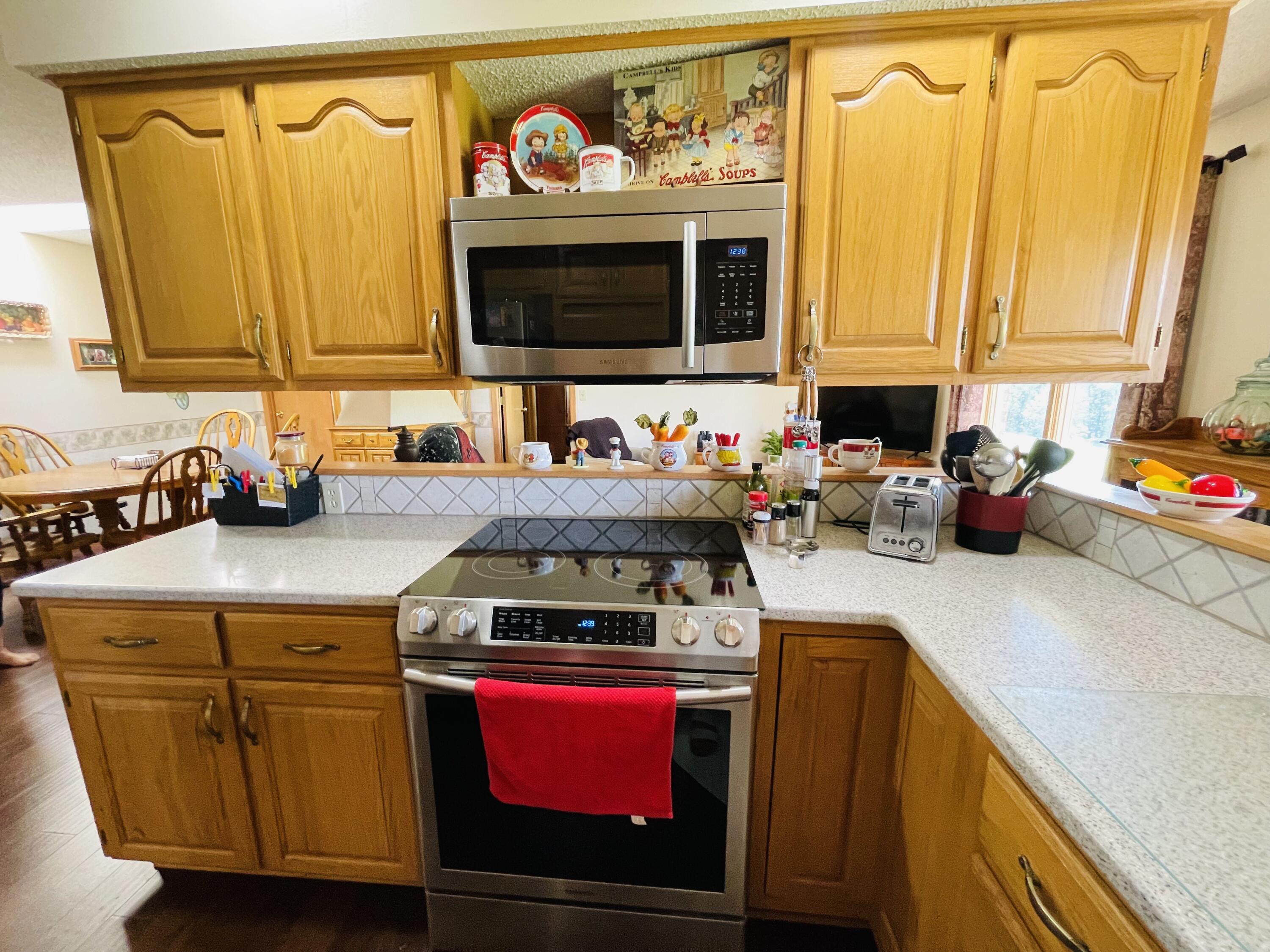 984 E State Highway 176 E