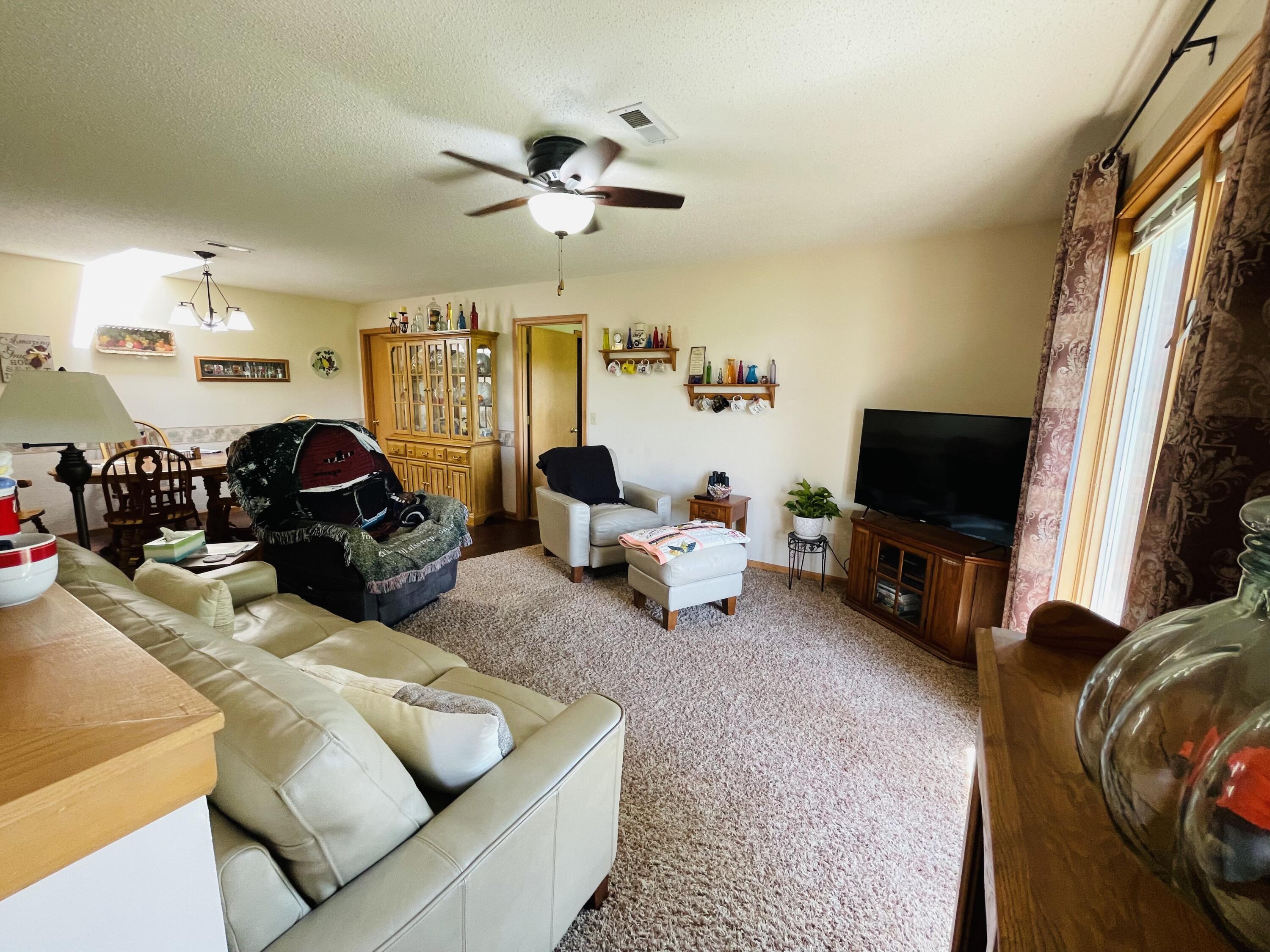 984 E State Highway 176 E