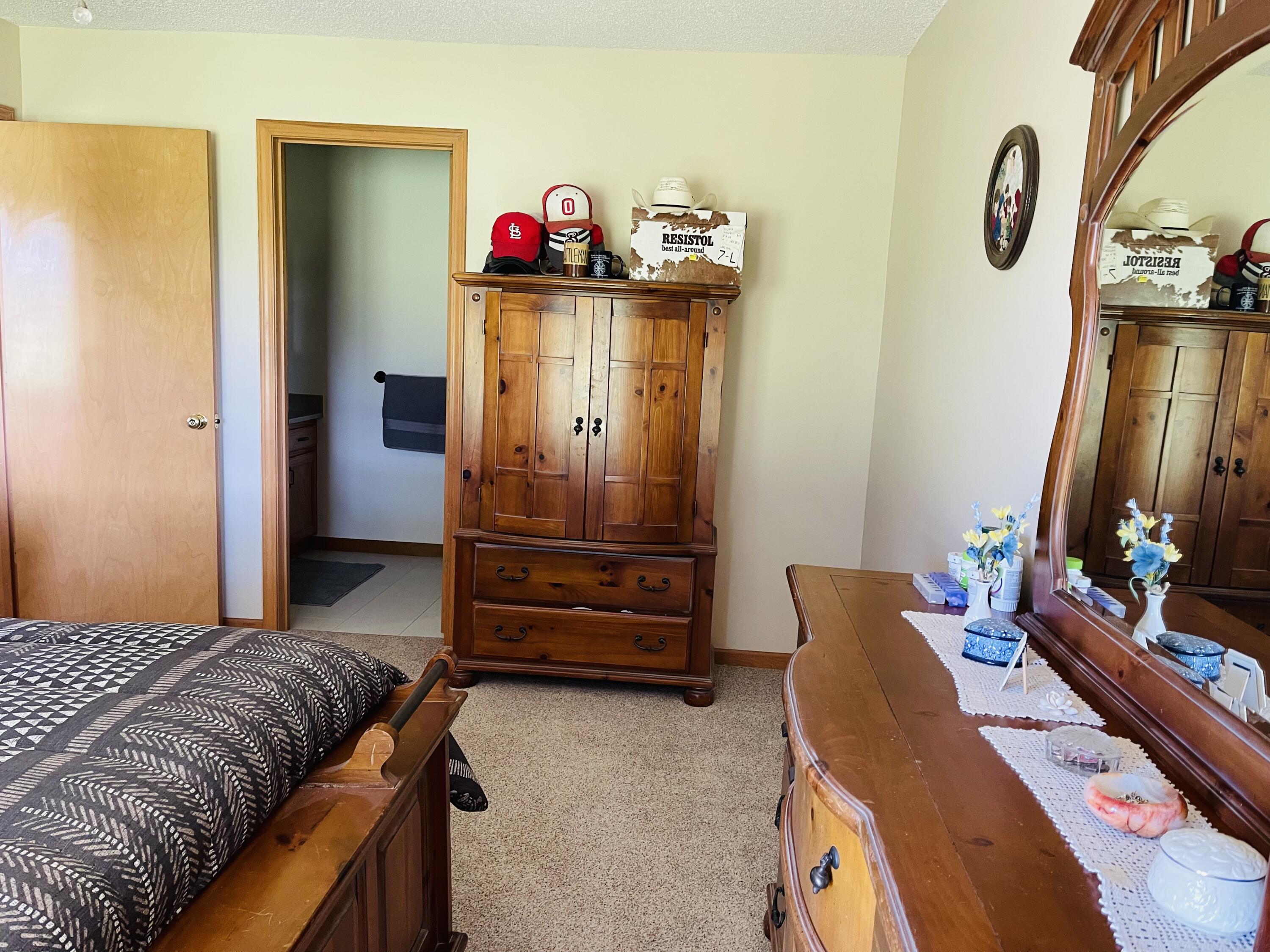 984 E State Highway 176 E