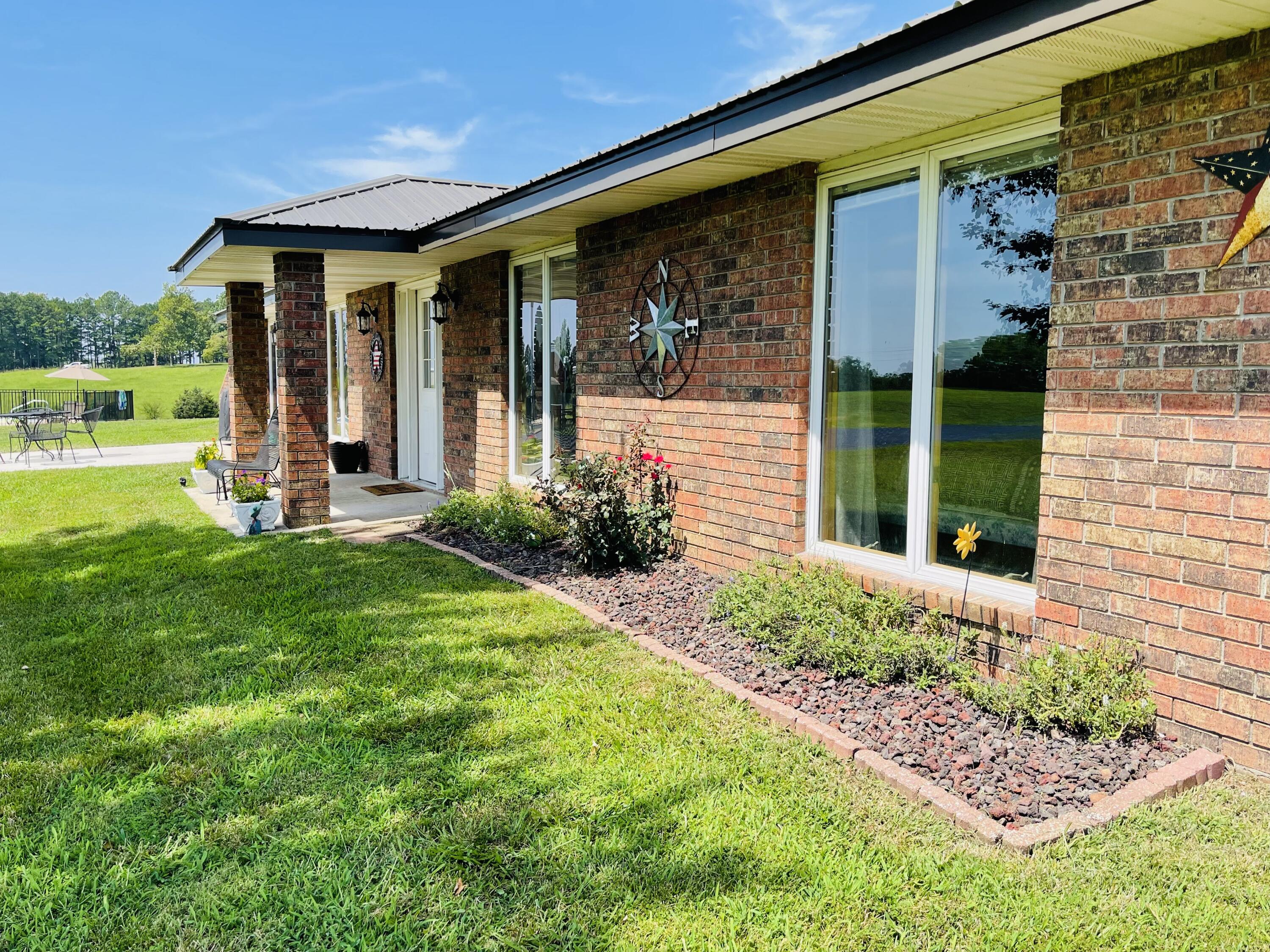 984 E State Highway 176 E