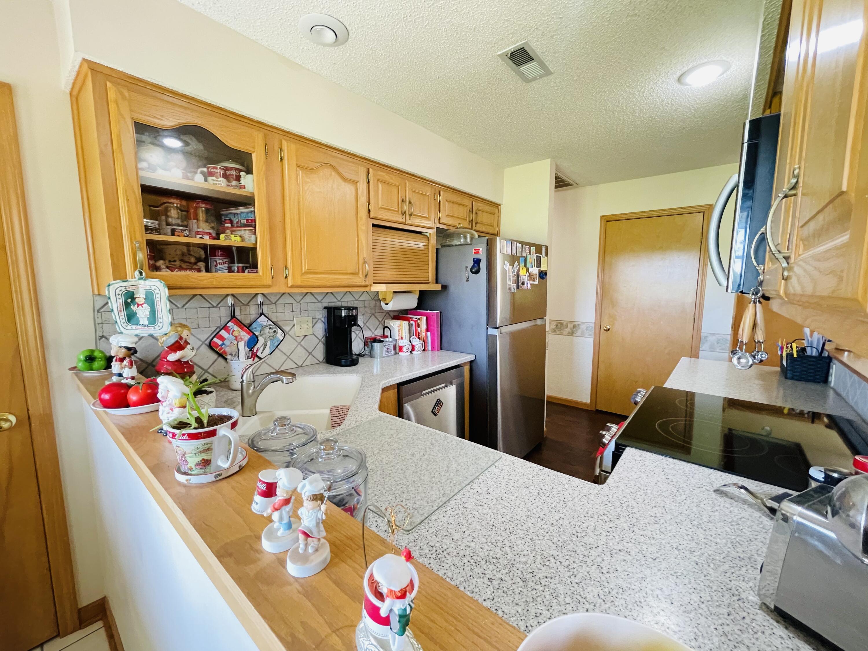 984 E State Highway 176 E