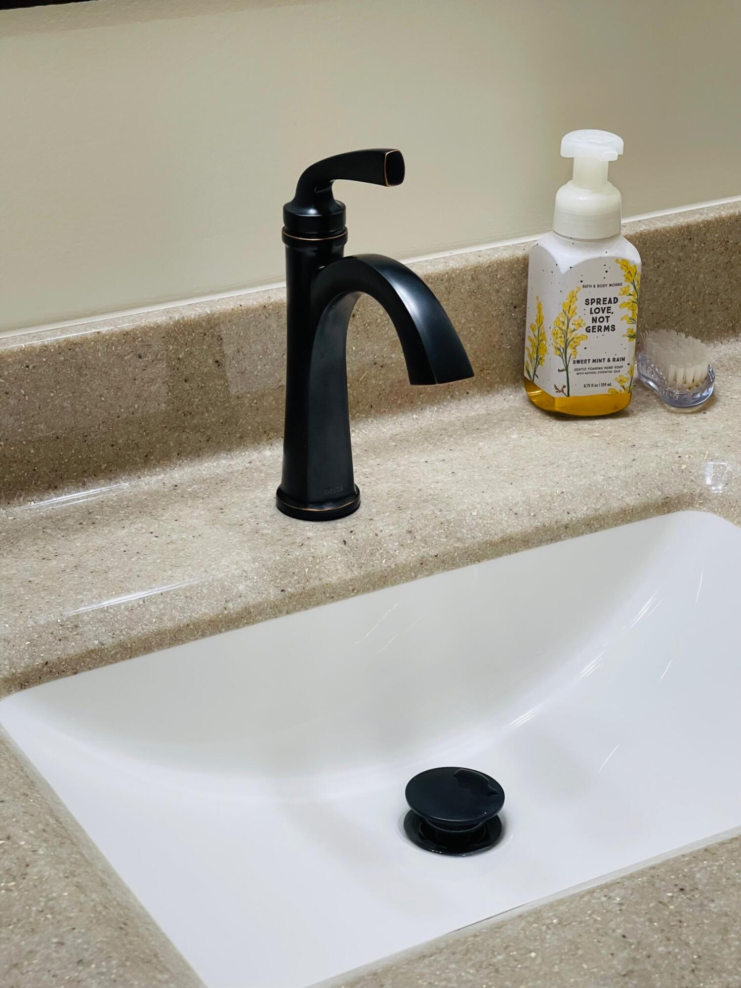 984 E State Highway 176 E